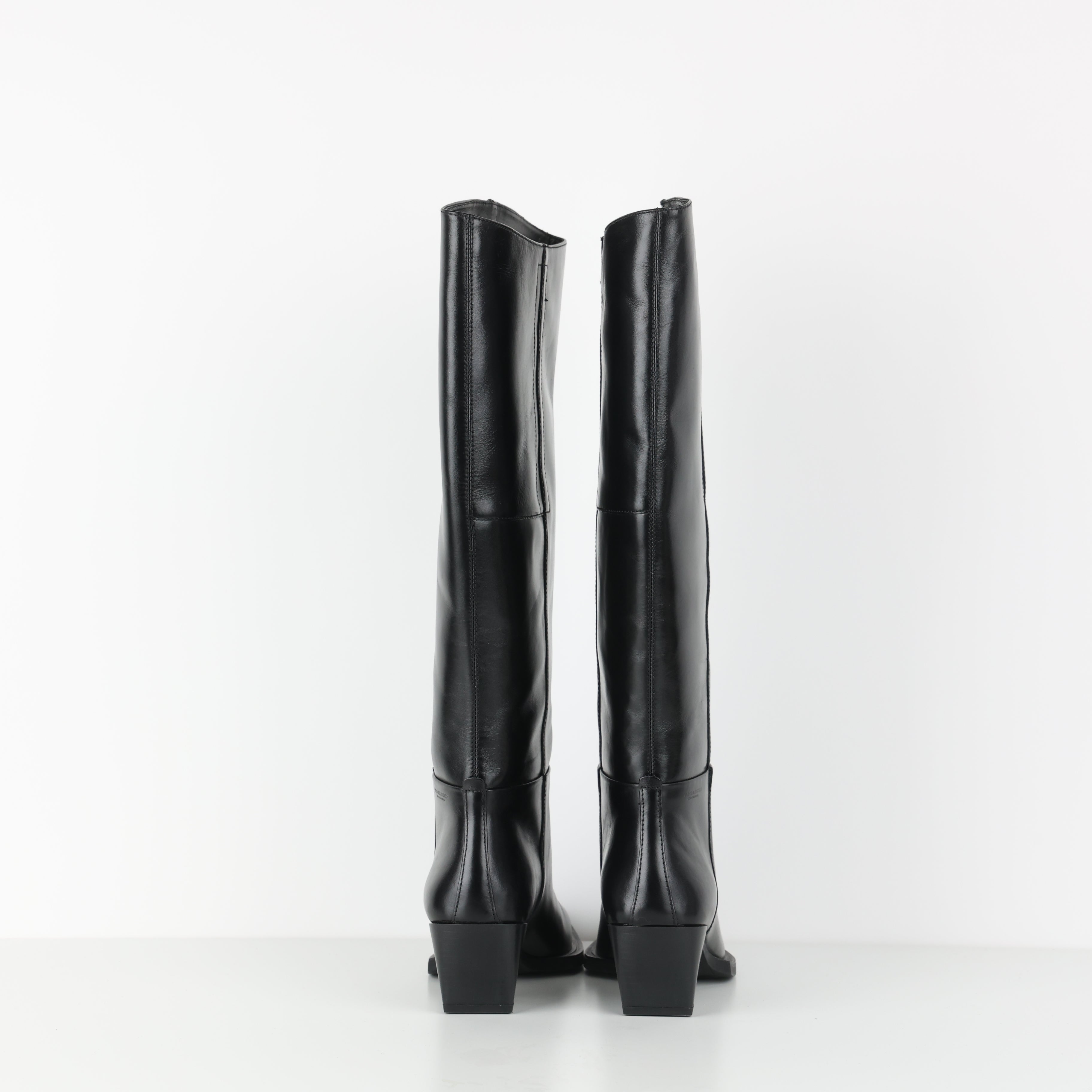 Boots , Shoe Size 37