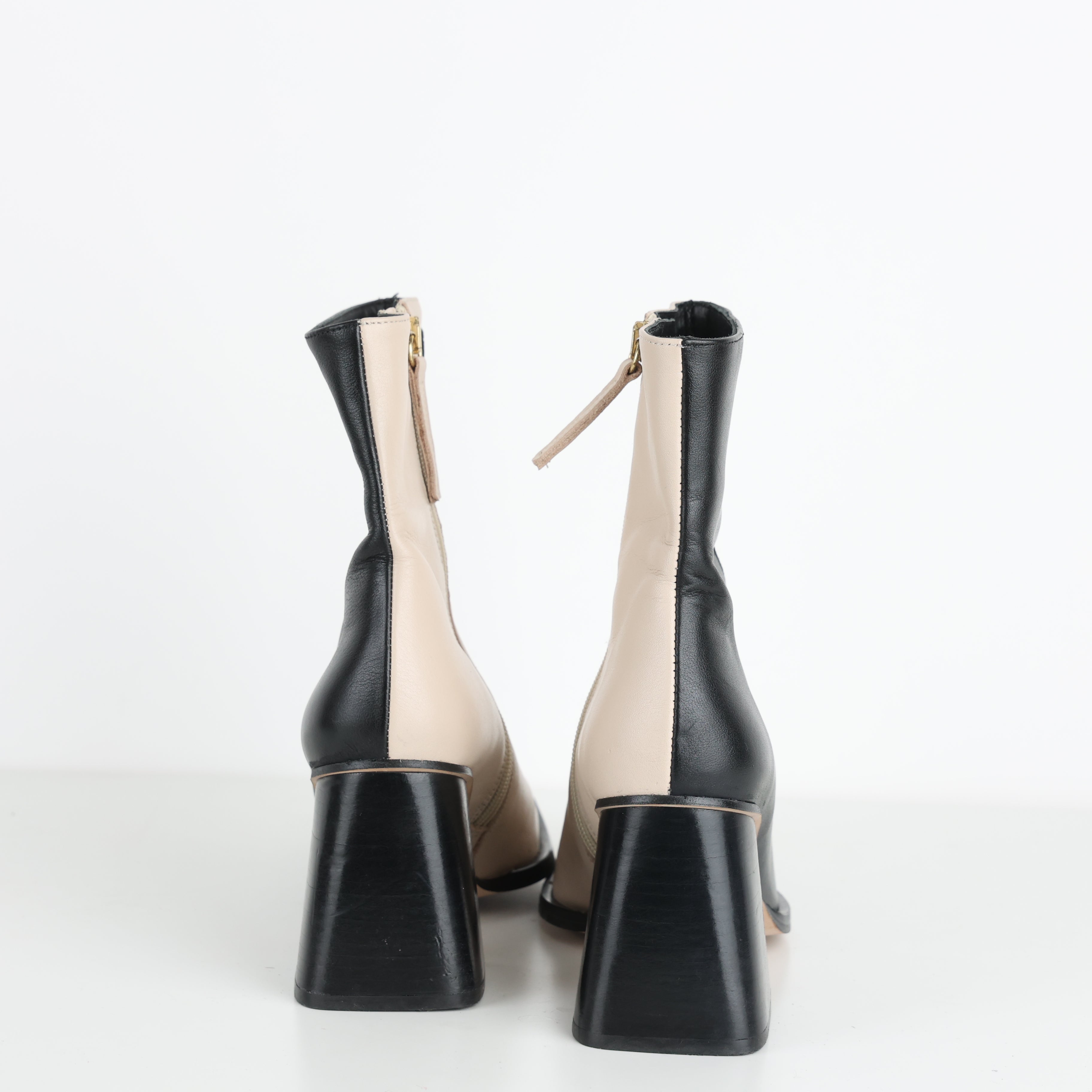 Boots , Shoe Size 37