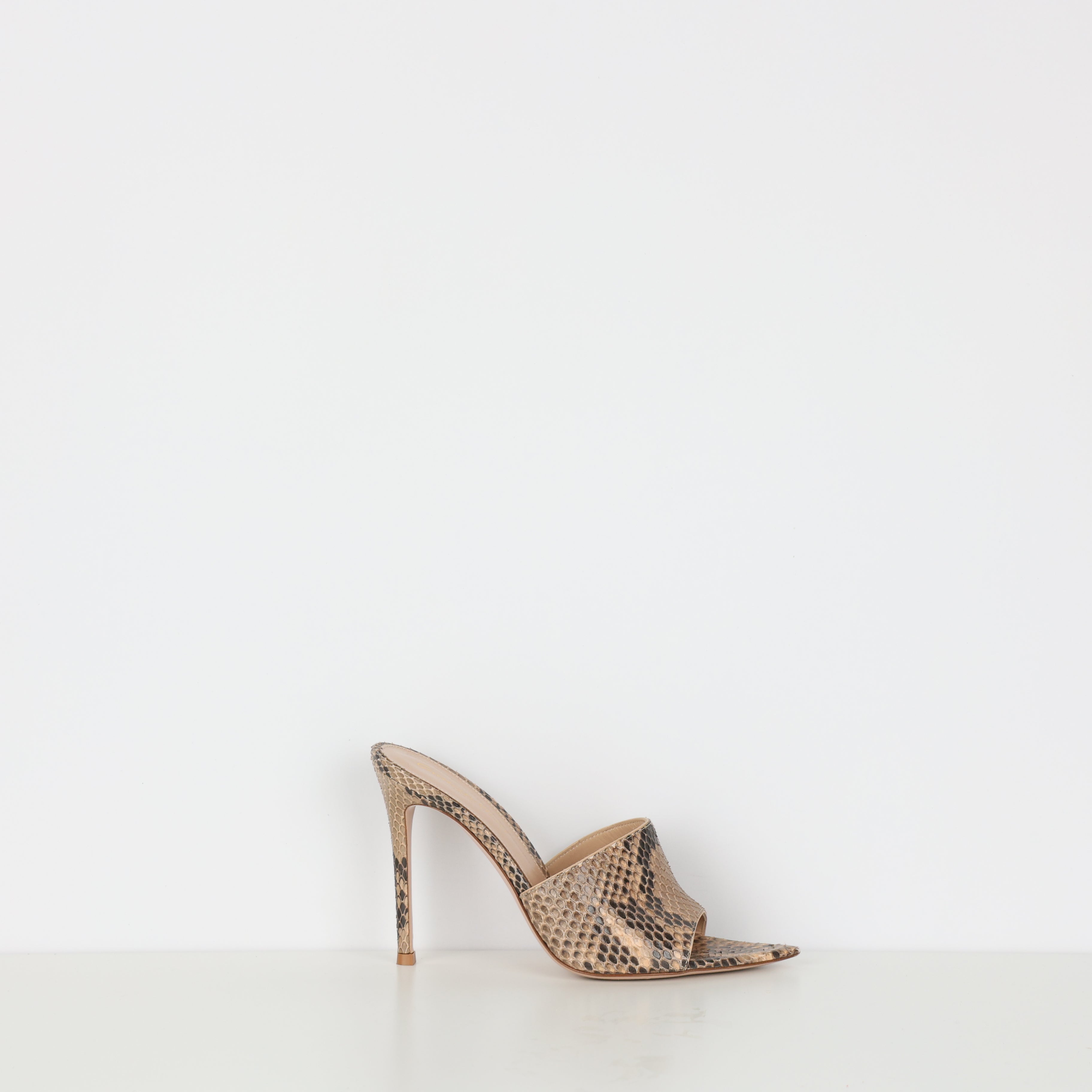 Heels , Shoe Size 37