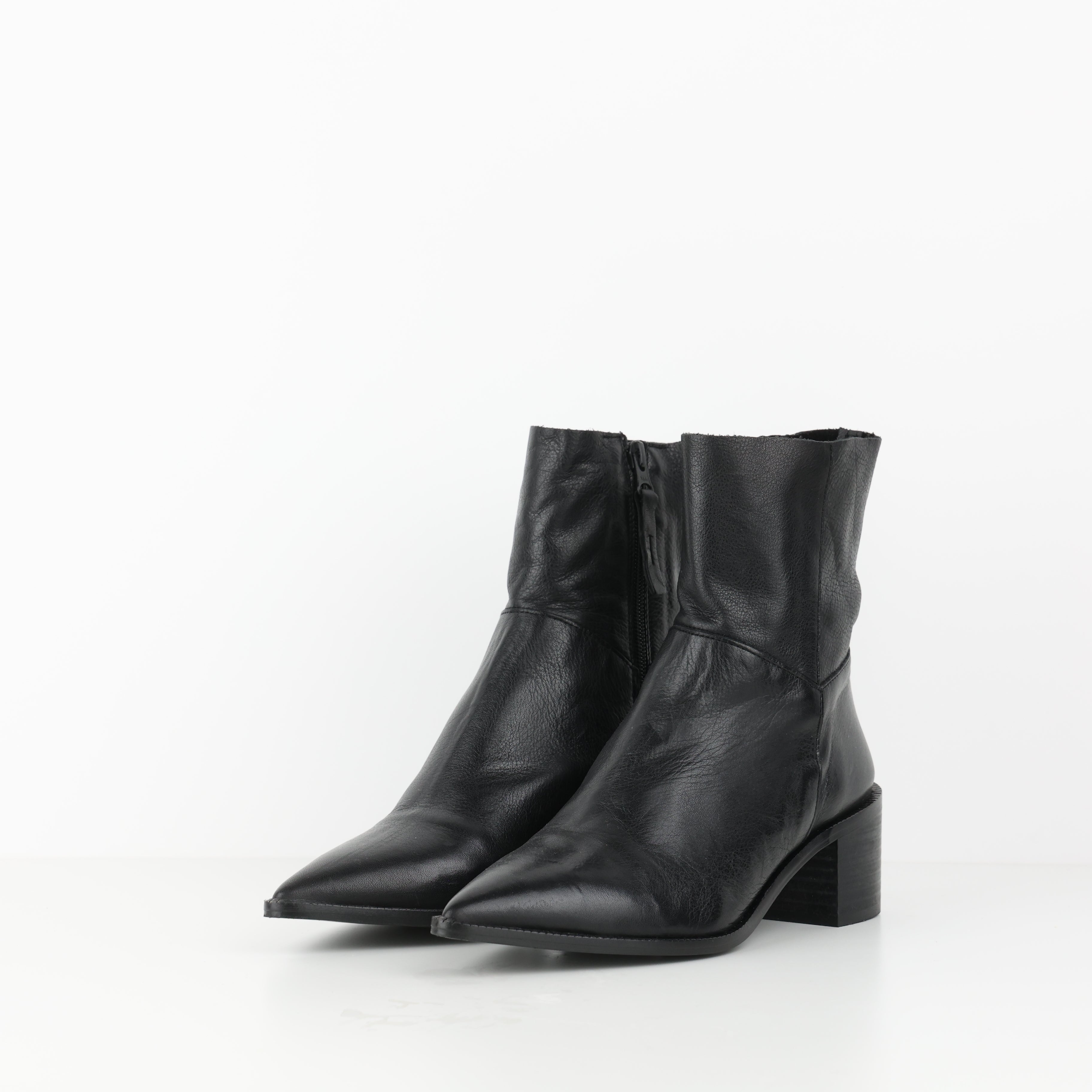 Boots , Shoe Size 38