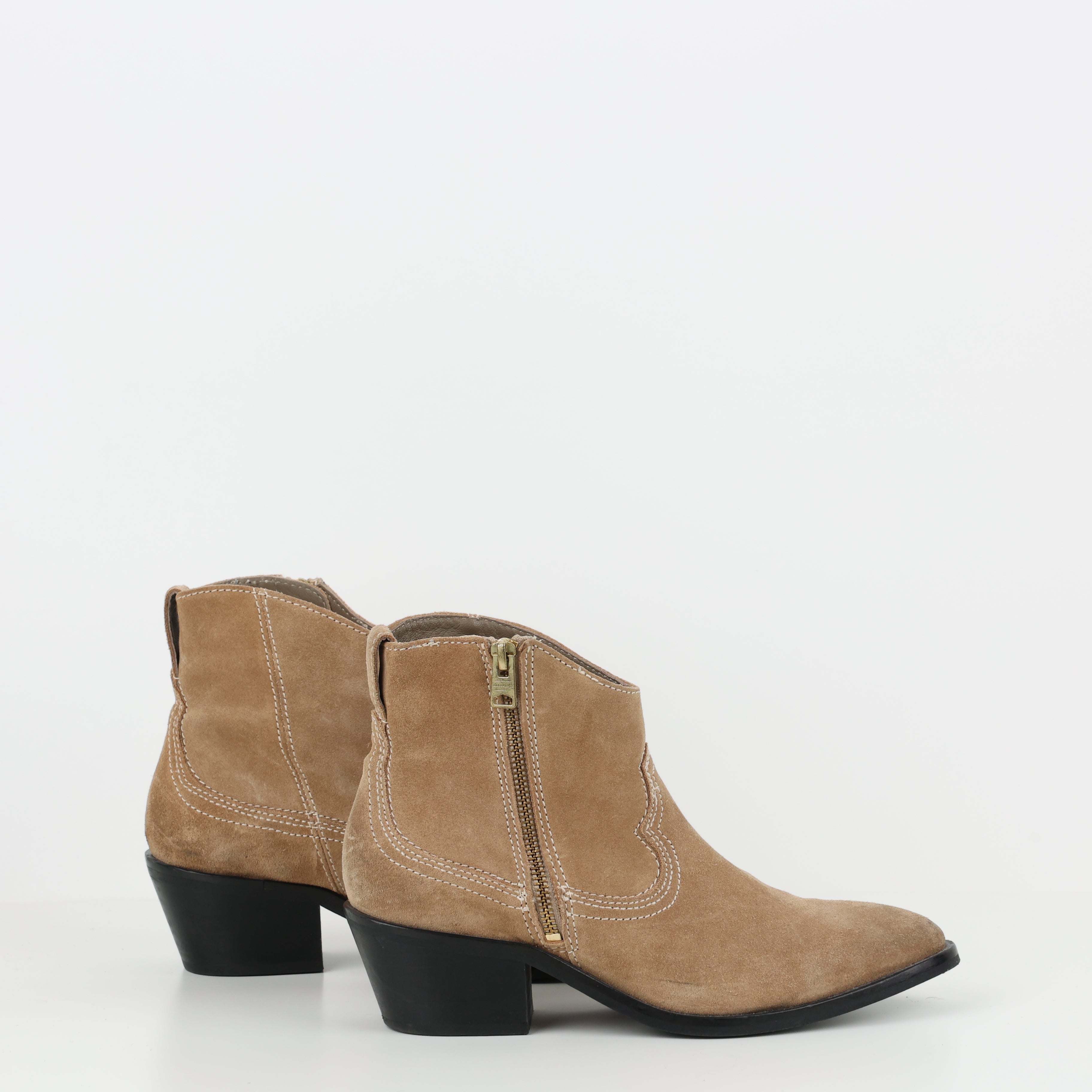 Boots , Shoe Size 39