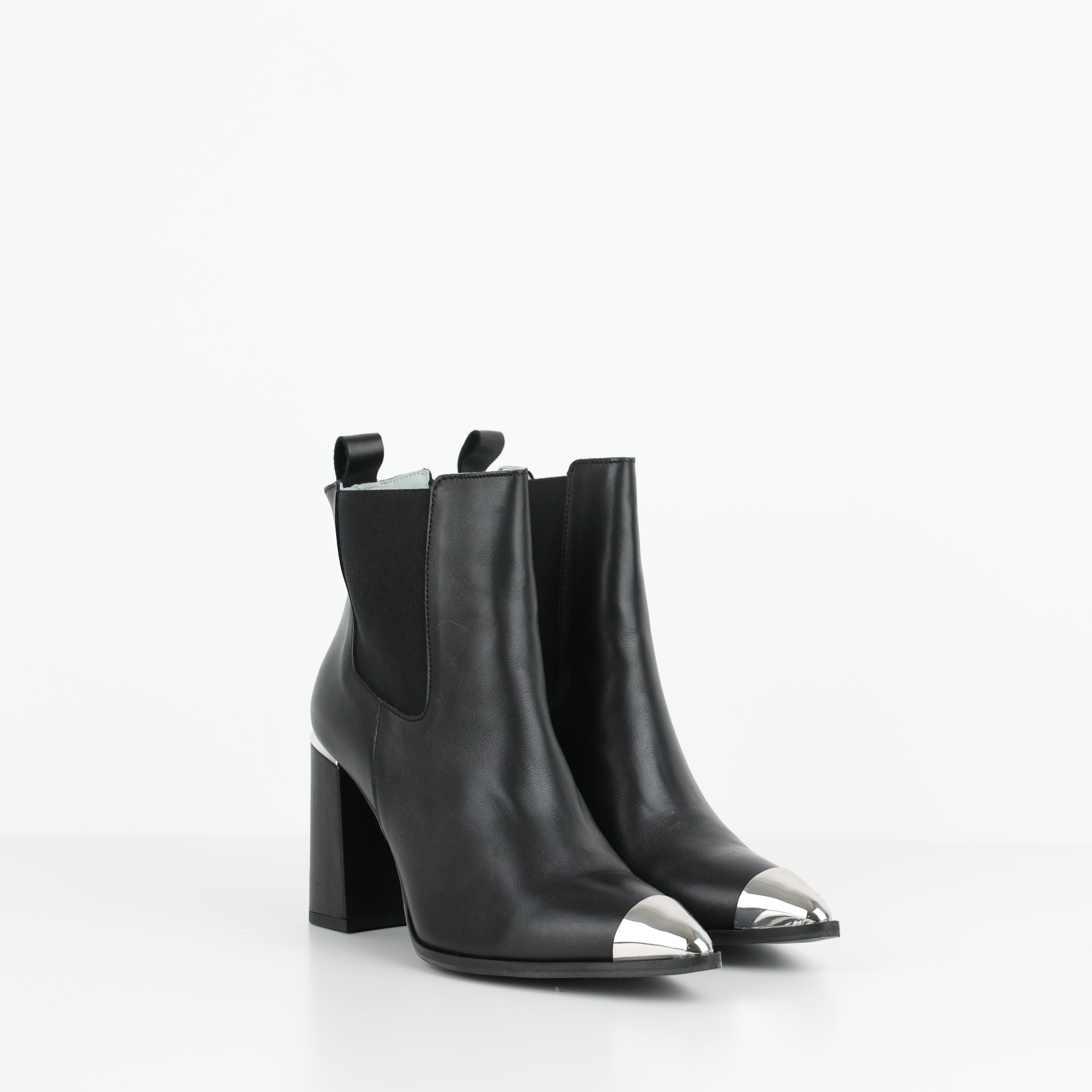 Boots , Shoe Size 39