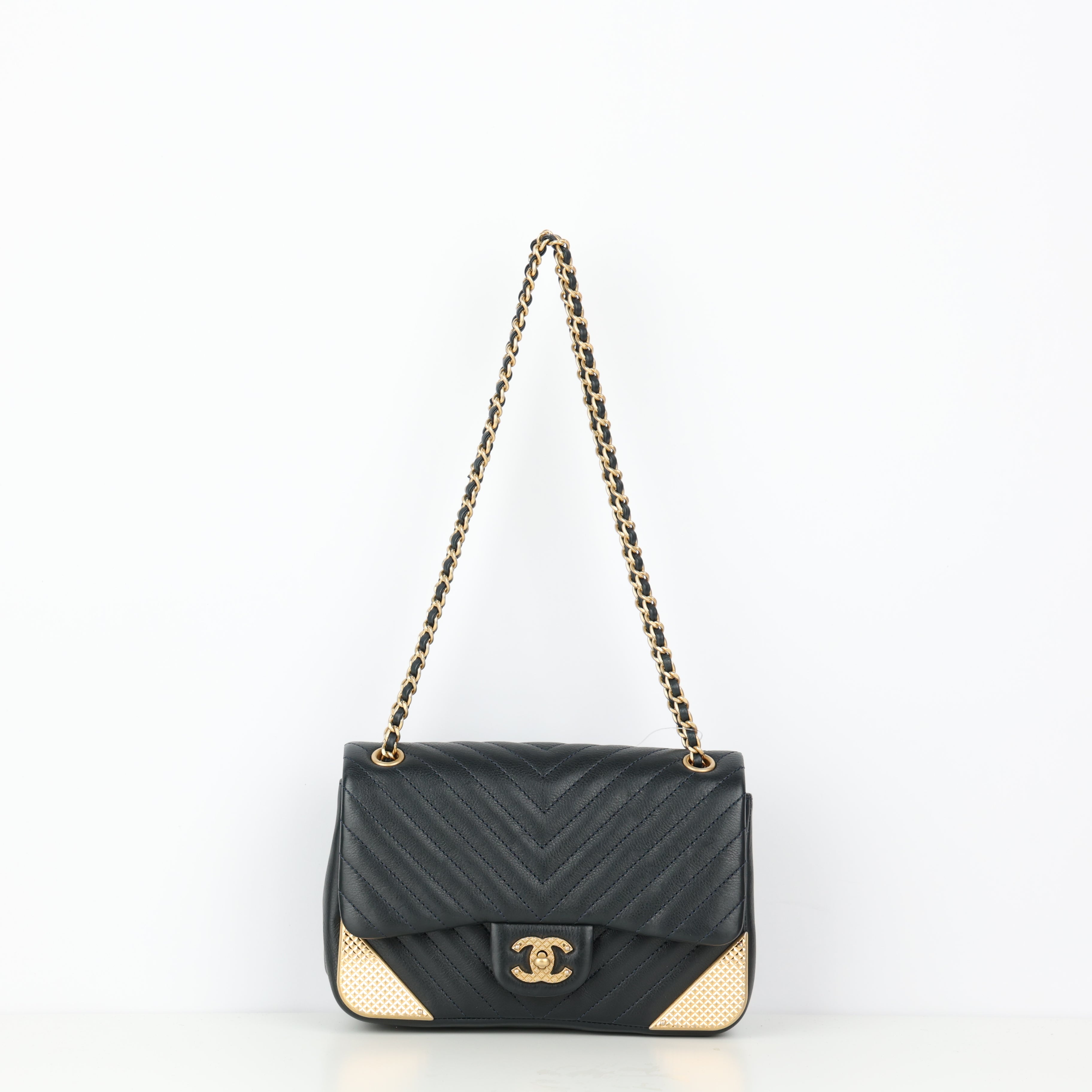 Chanel, Rock The Corner Bag