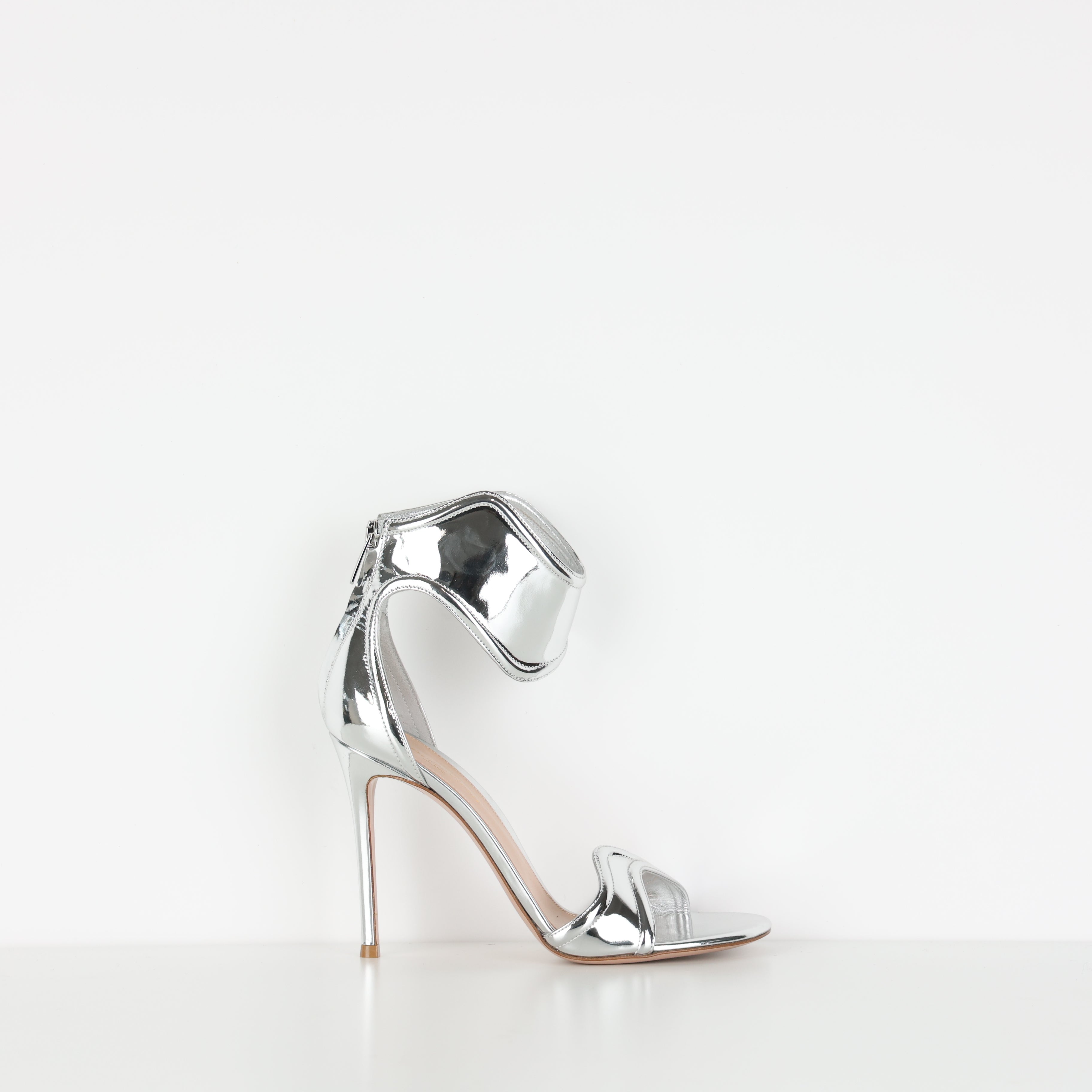 Heels , Shoe Size 39