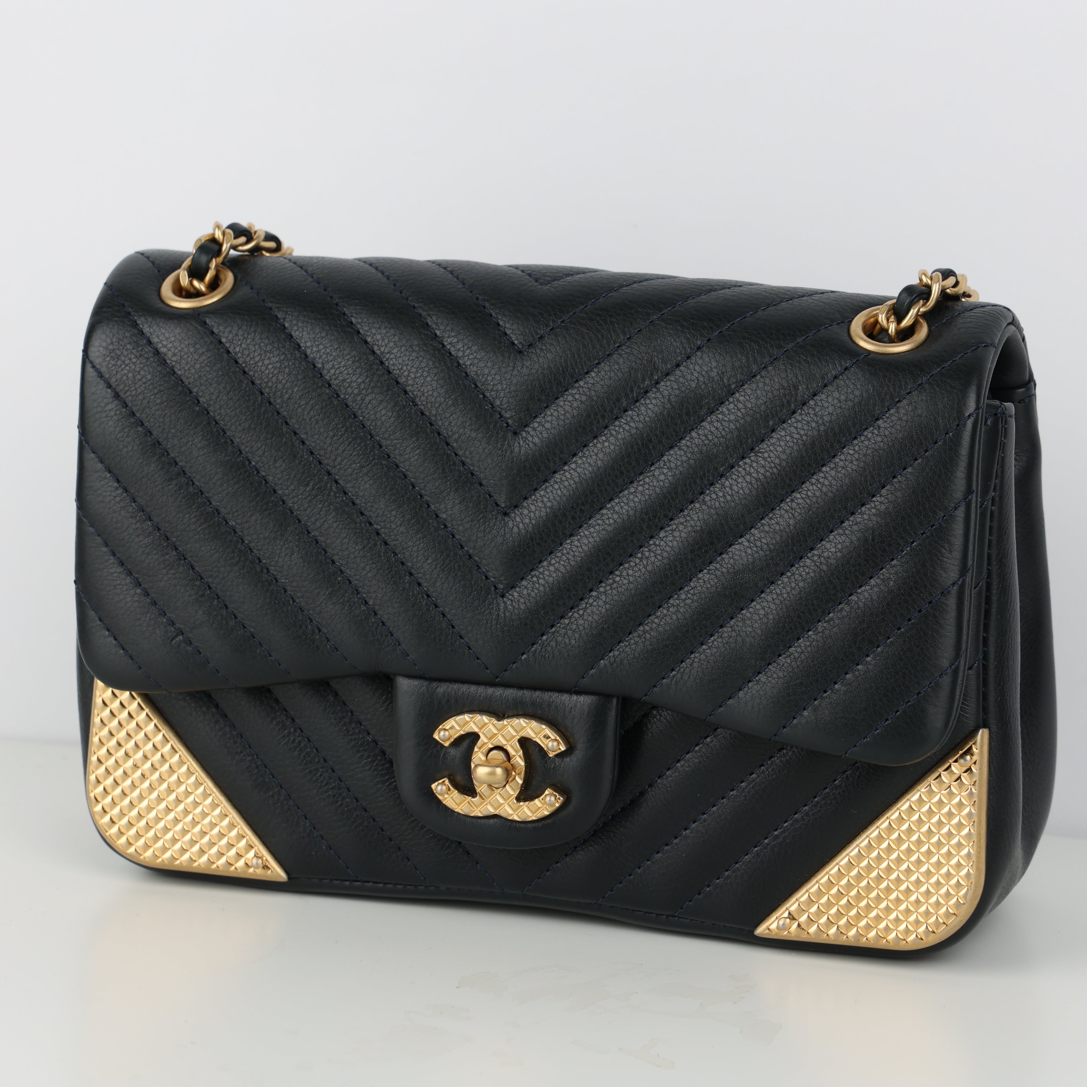 Chanel, Rock The Corner Bag