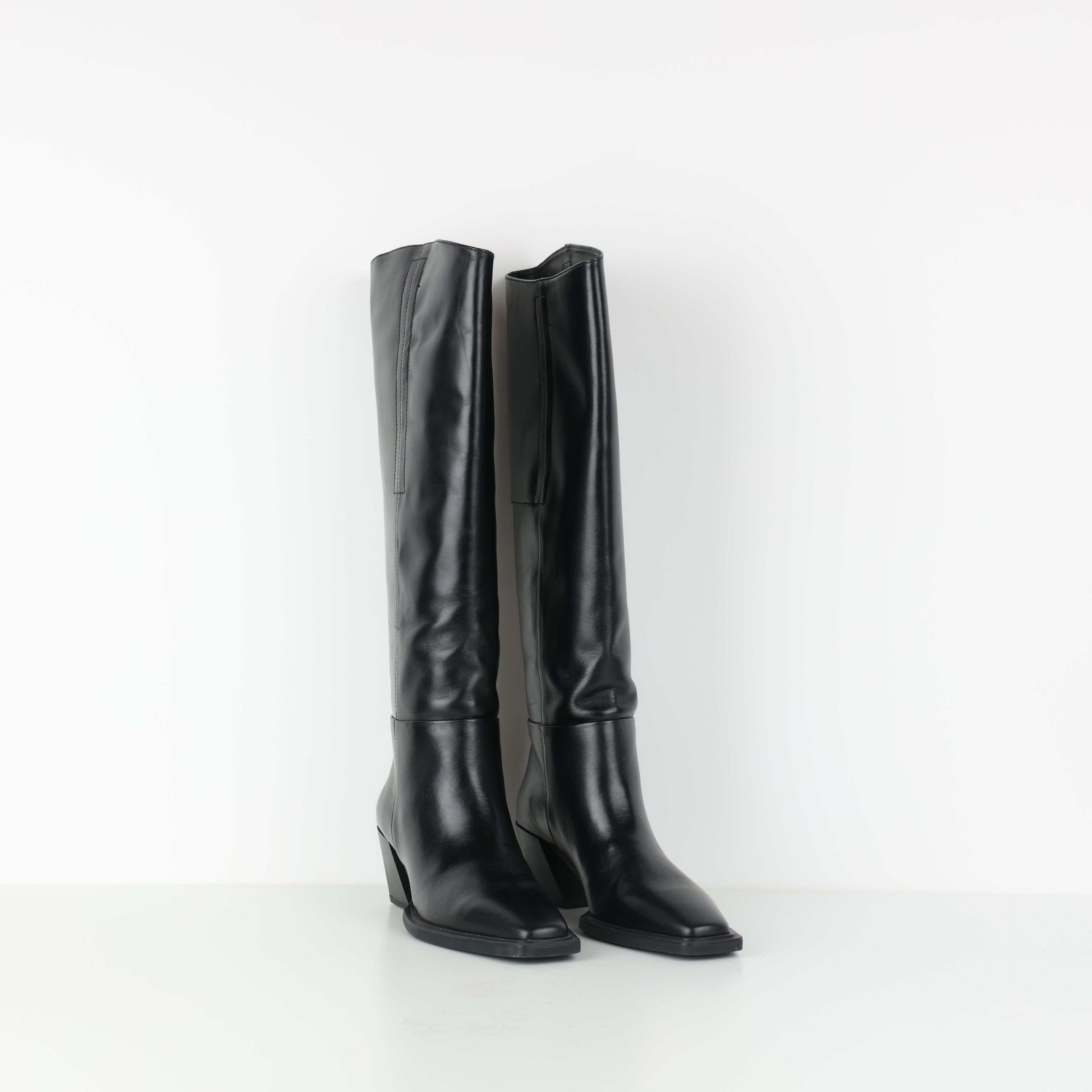 Boots , Shoe Size 37
