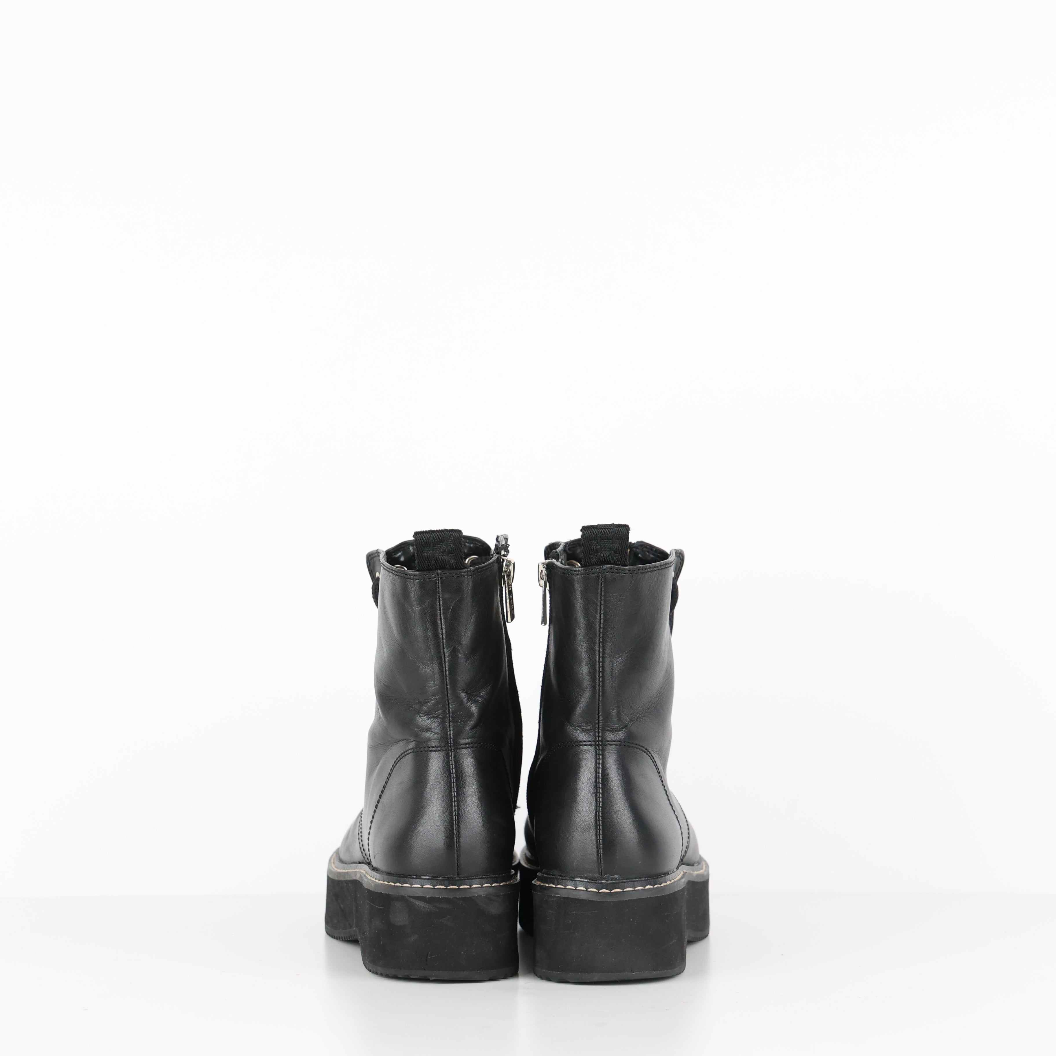 Boots , Shoe Size 38