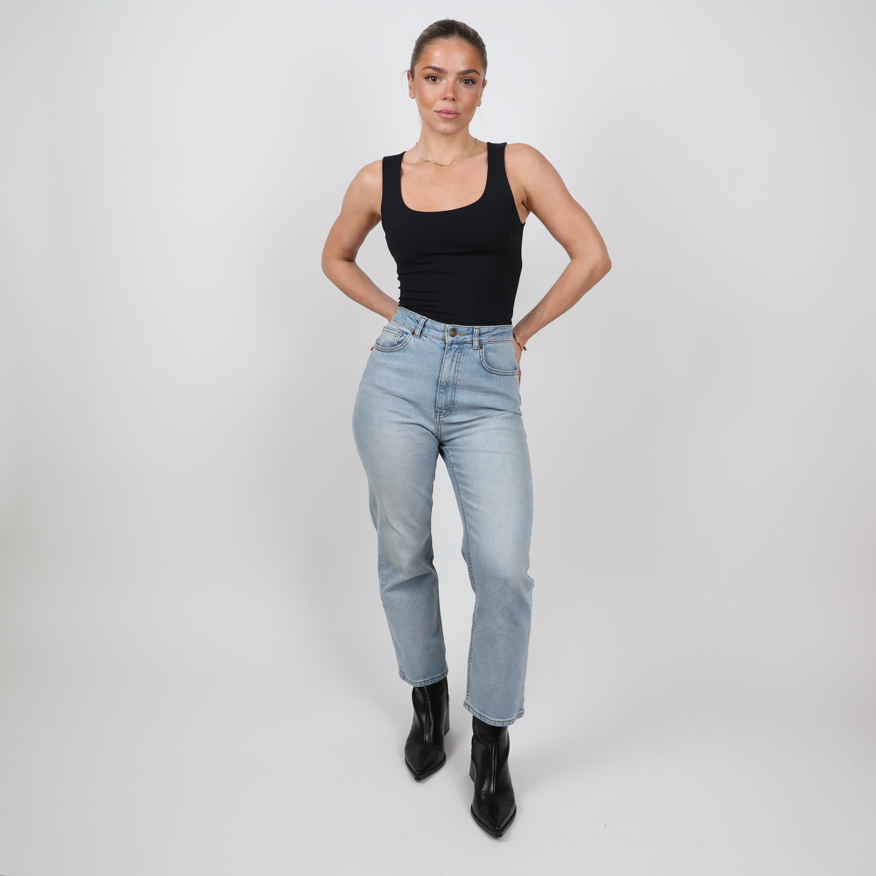 Jeans, Waist 28