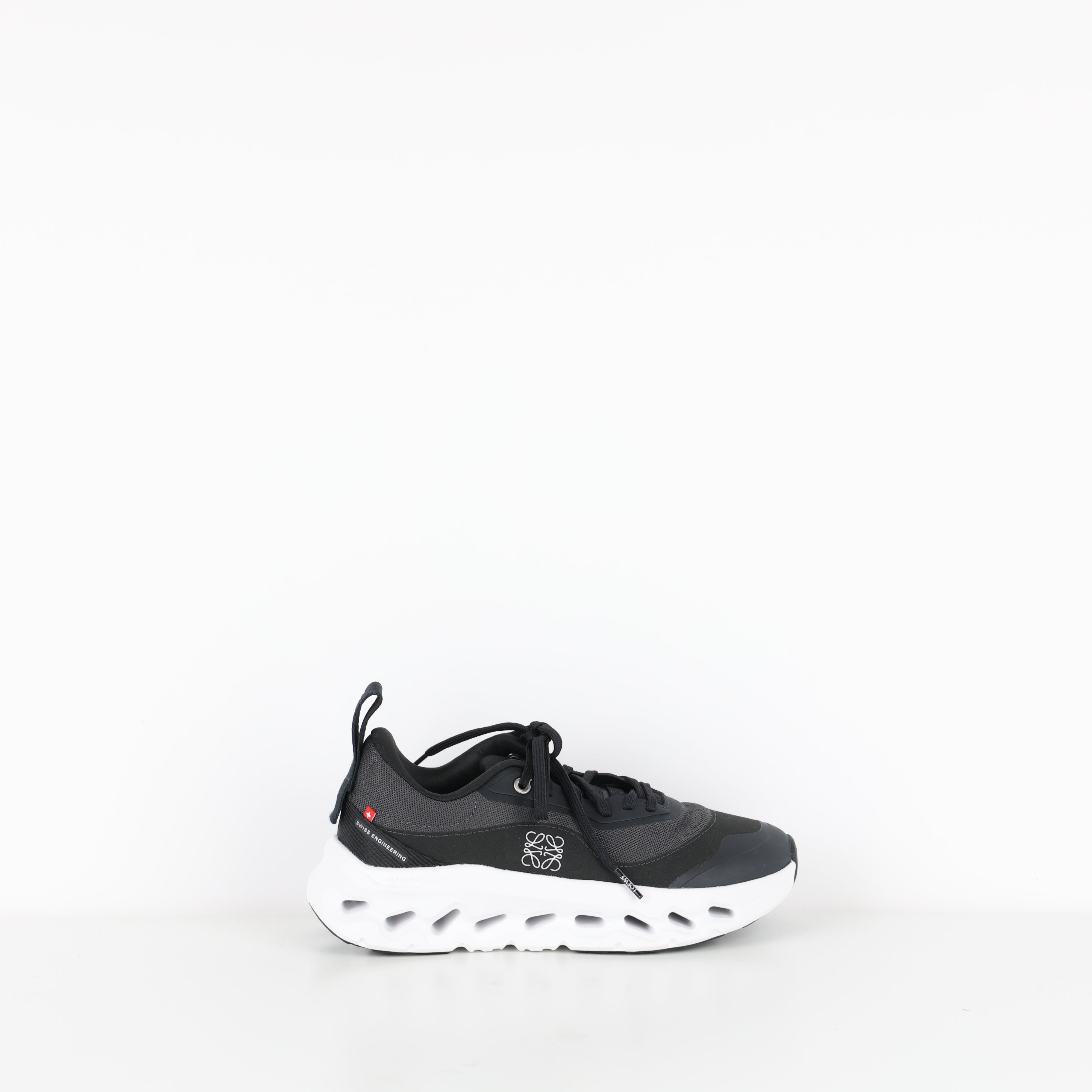 Trainers , Shoe Size 37