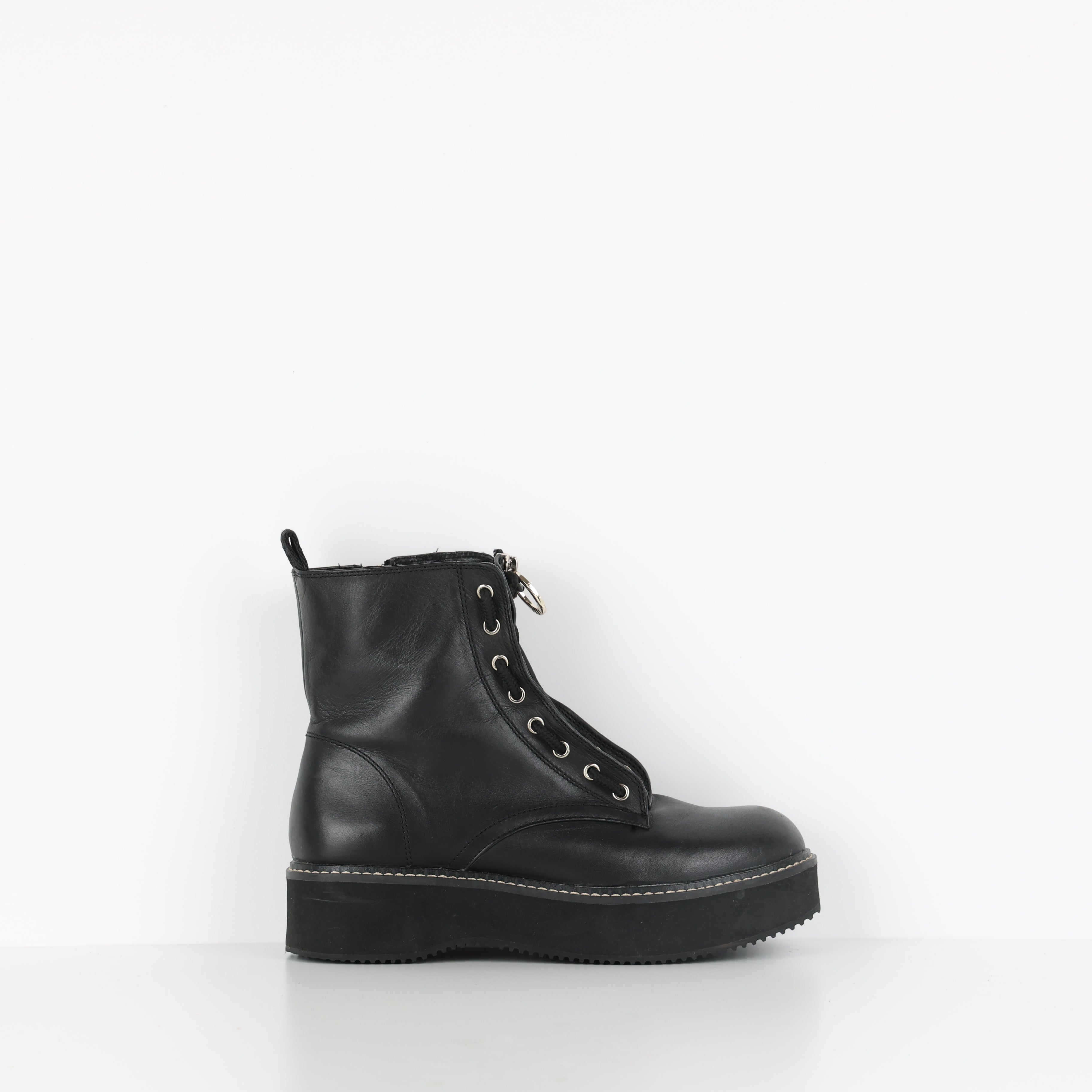 Boots , Shoe Size 38