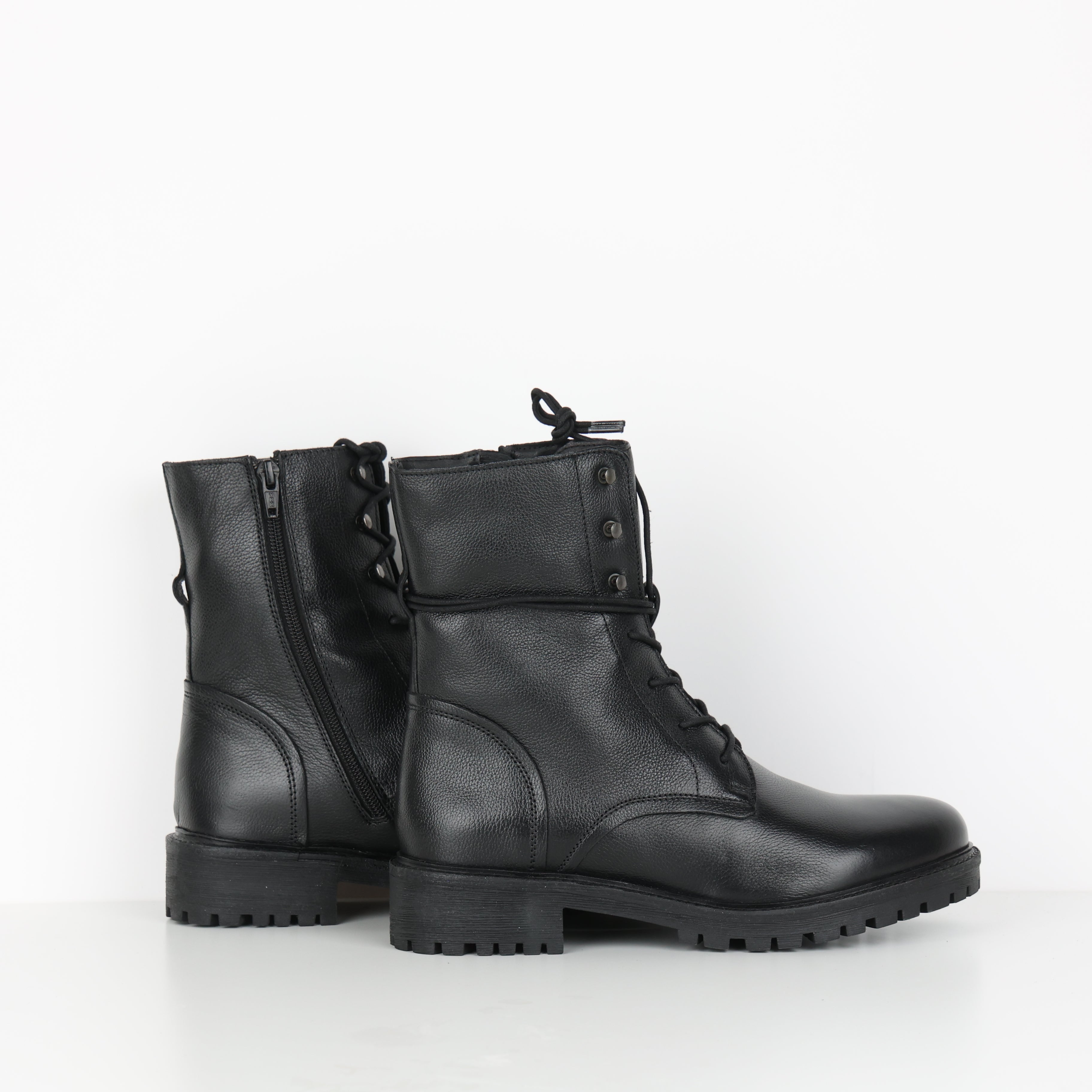 Boots , Shoe Size 39
