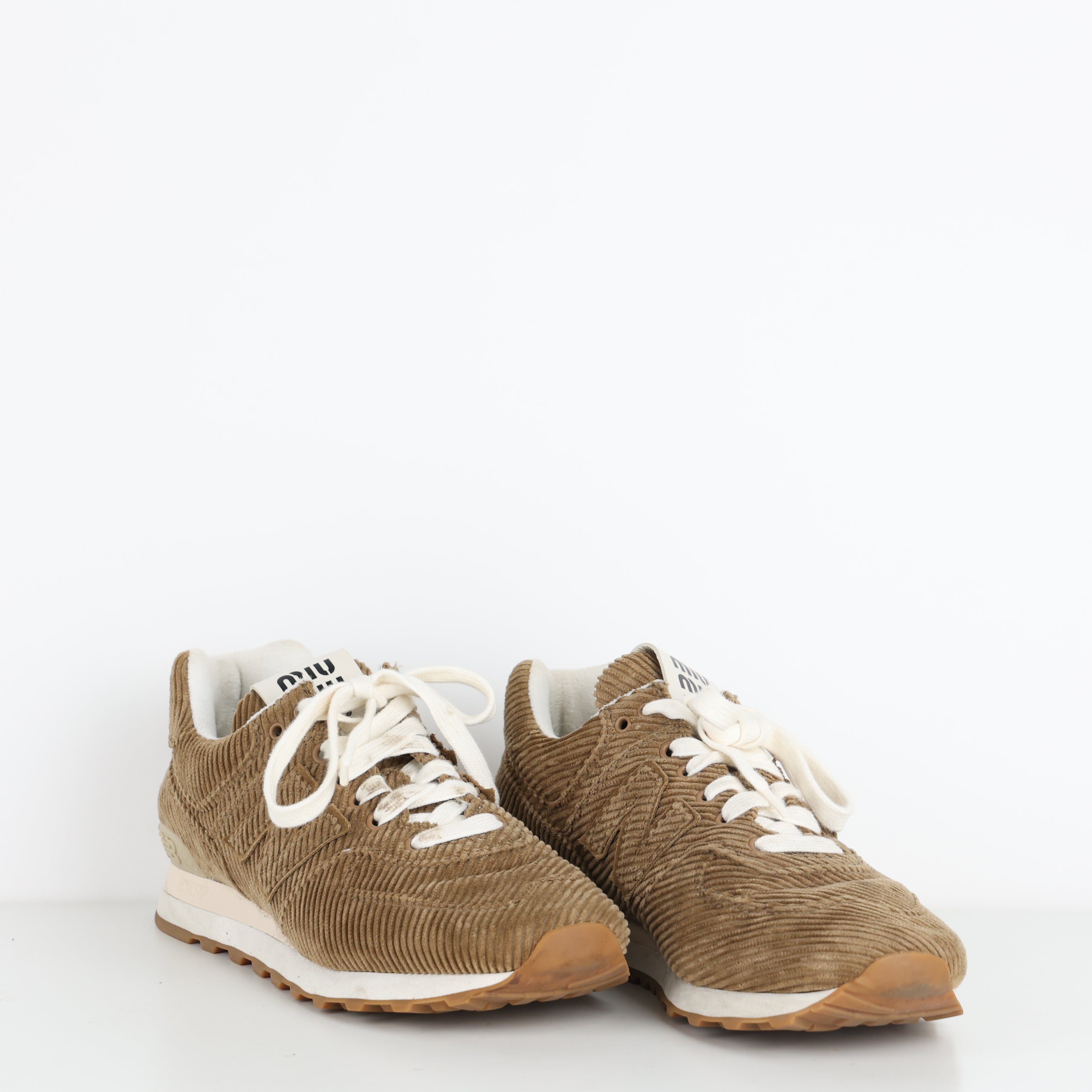 Trainers , Shoe Size 39.5