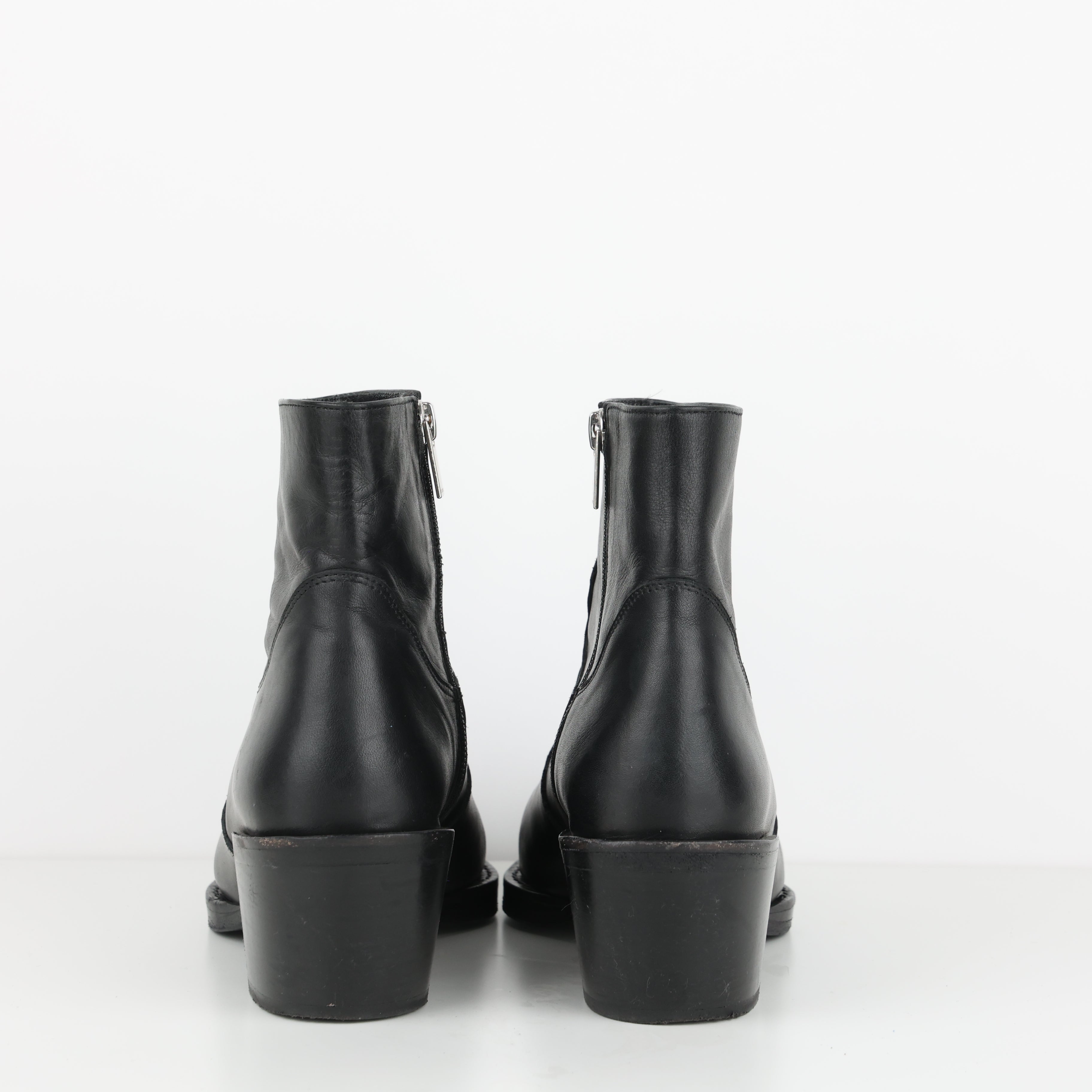Boots , Shoe Size 38