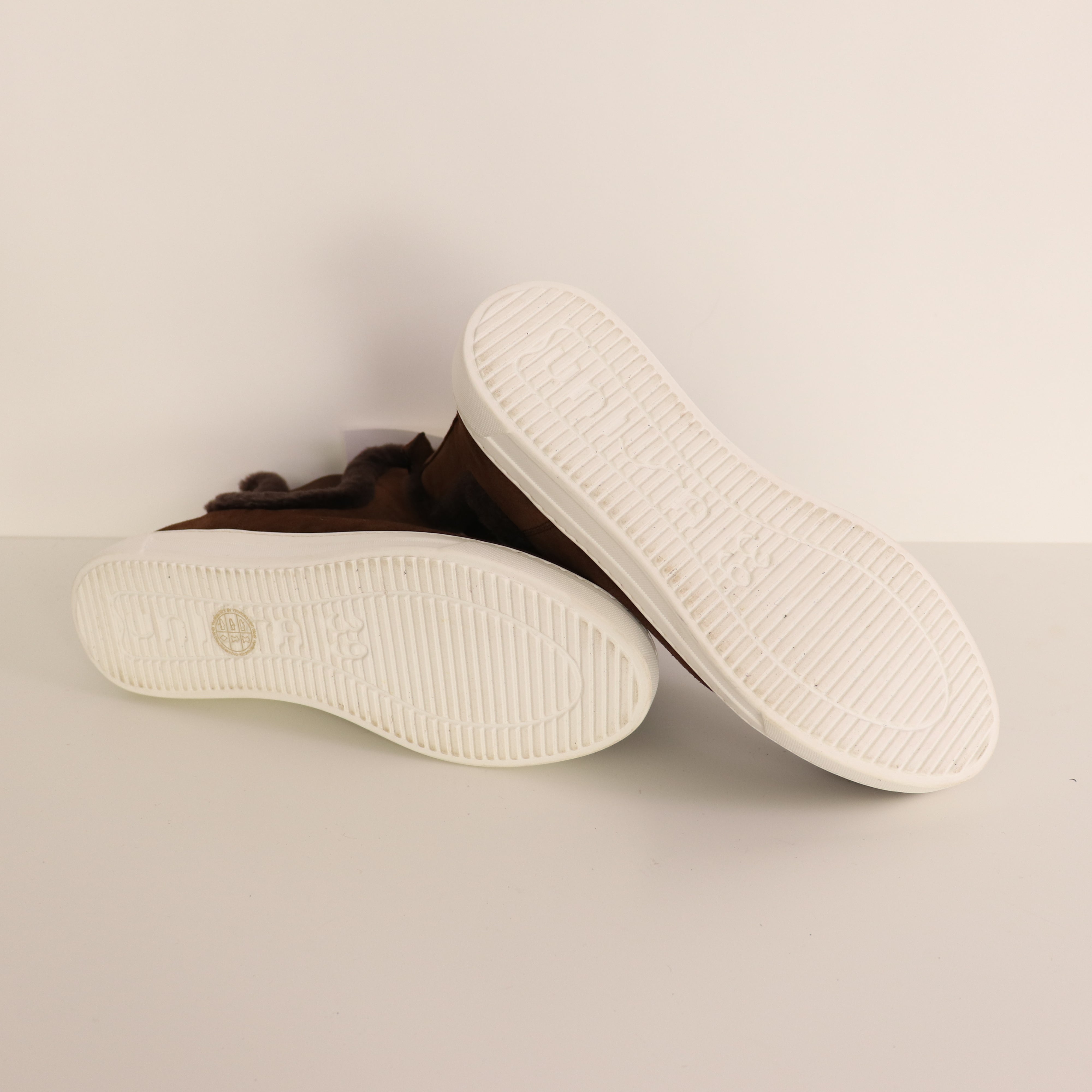 Shoes, 39