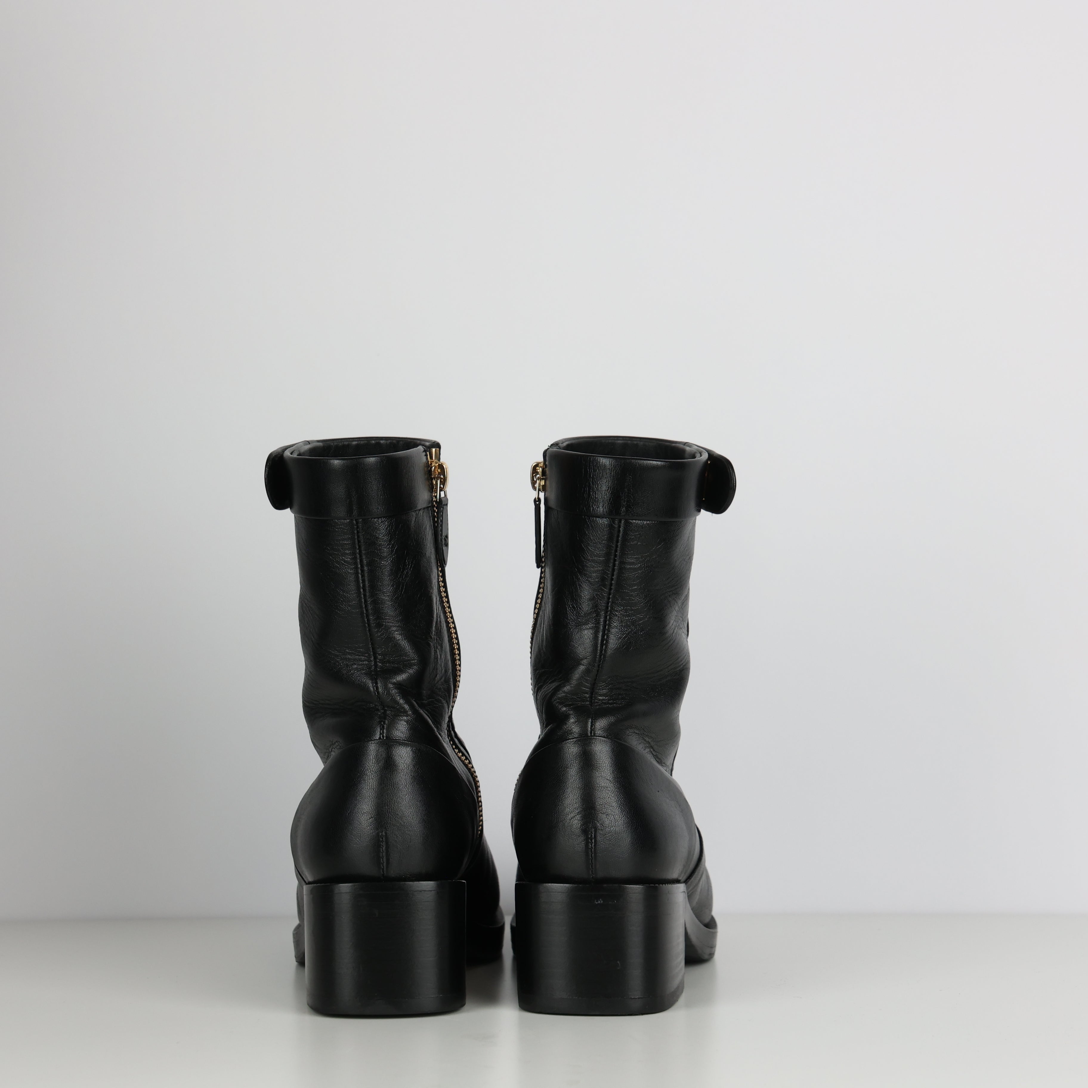 Boots , Shoe Size 38