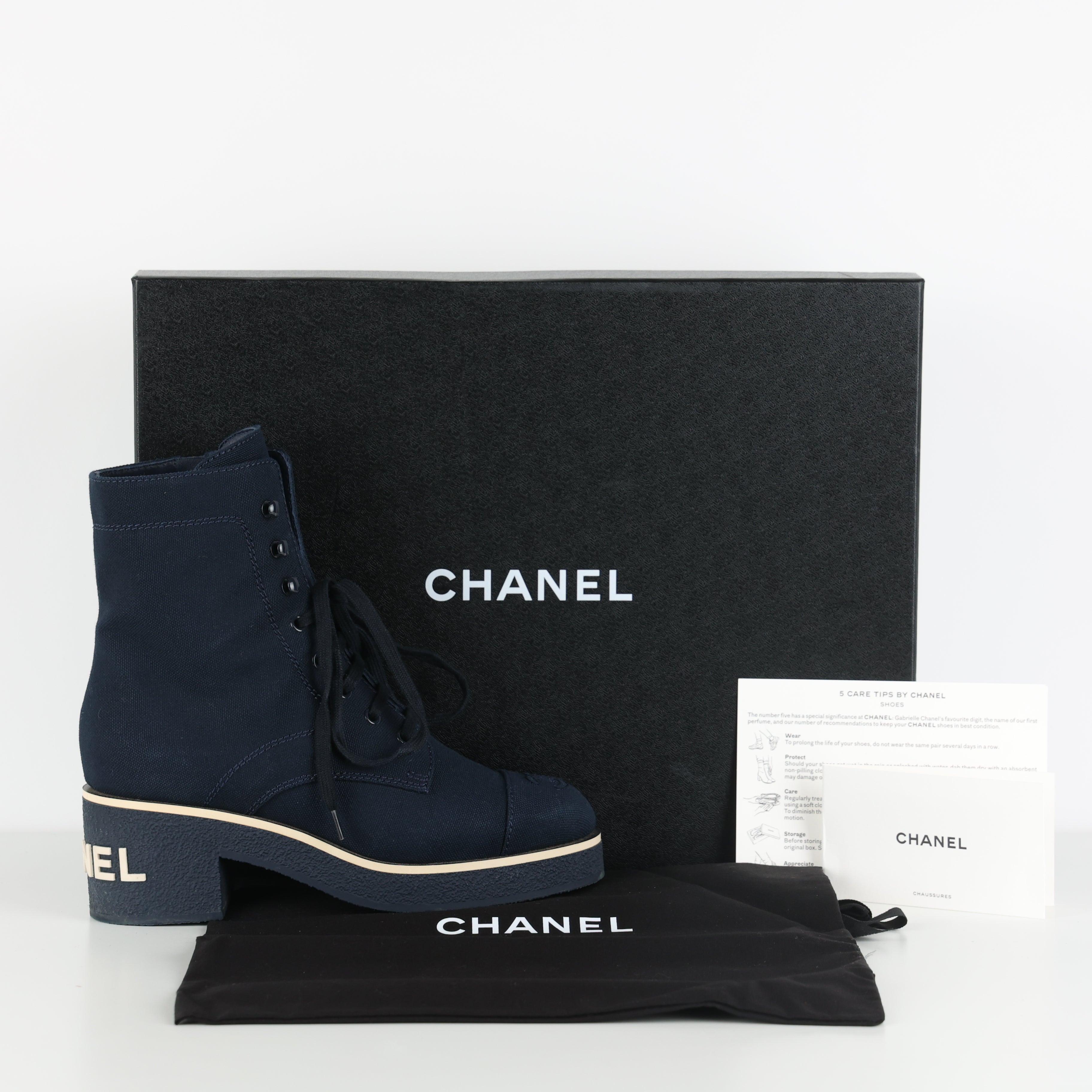 Boots , Shoe Size 37