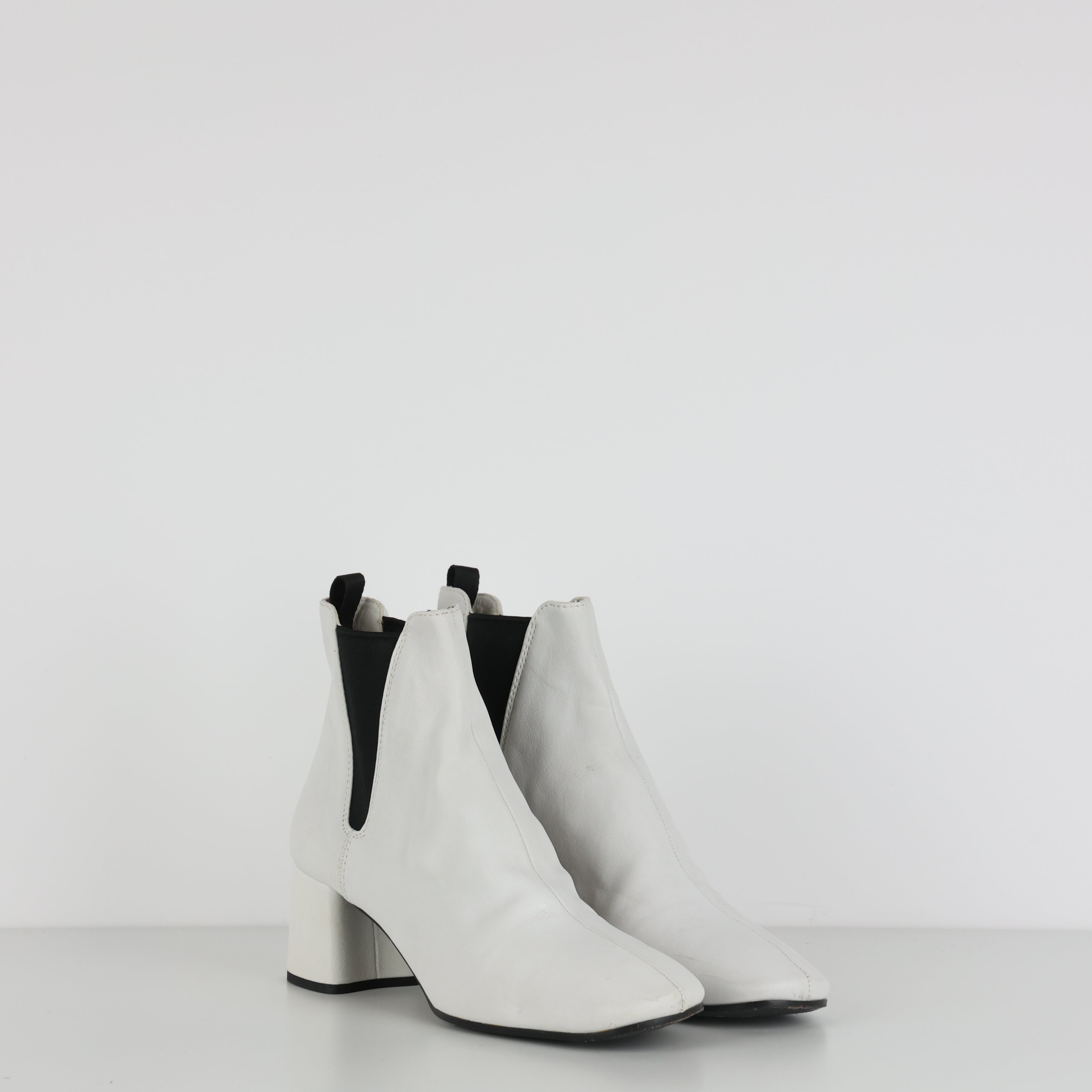 Boots , Shoe Size 39
