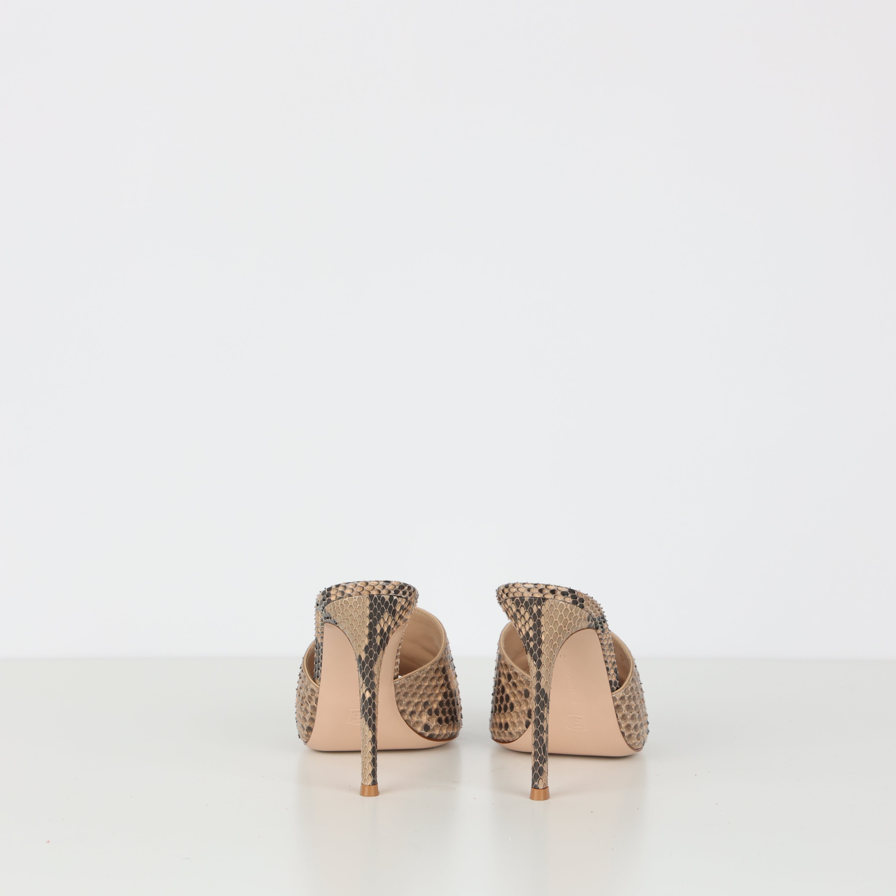 Heels , Shoe Size 37