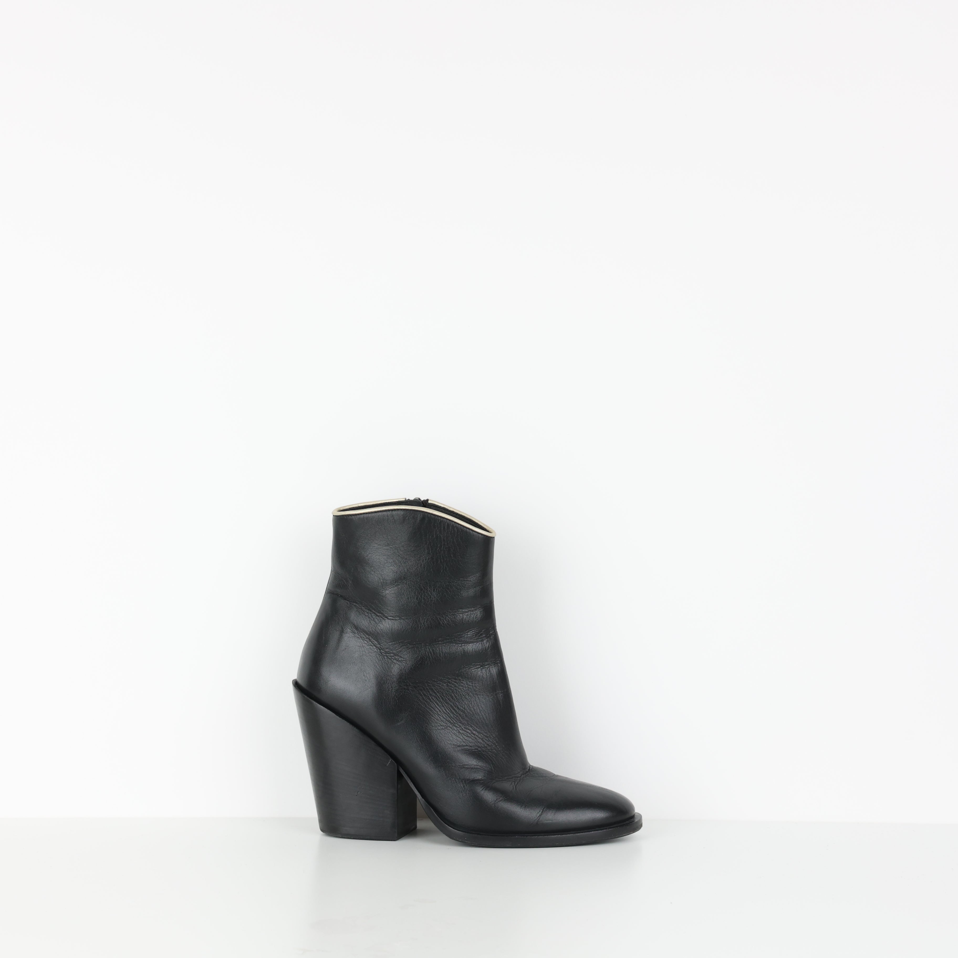 Boots , Shoe Size 39.5
