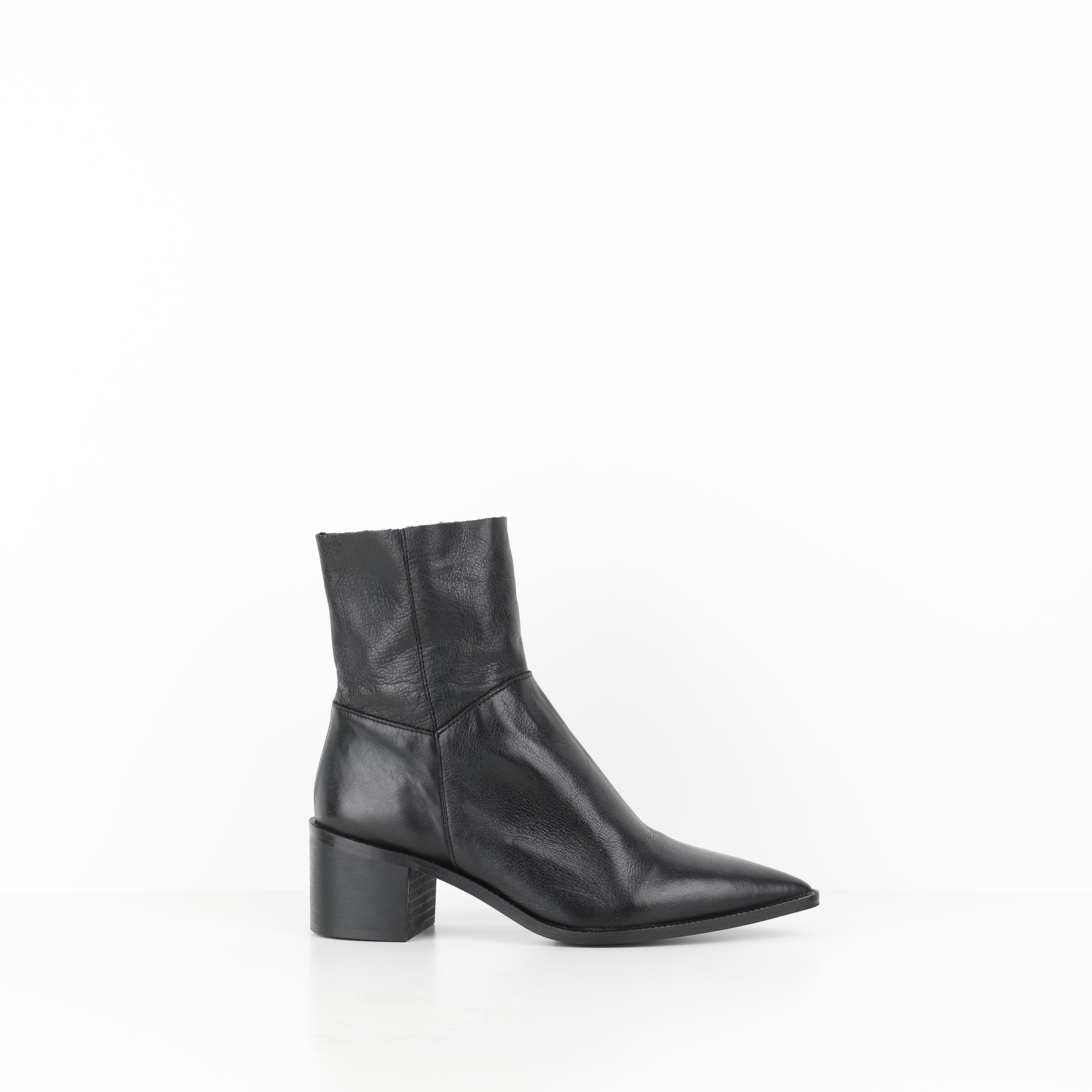 Boots , Shoe Size 38