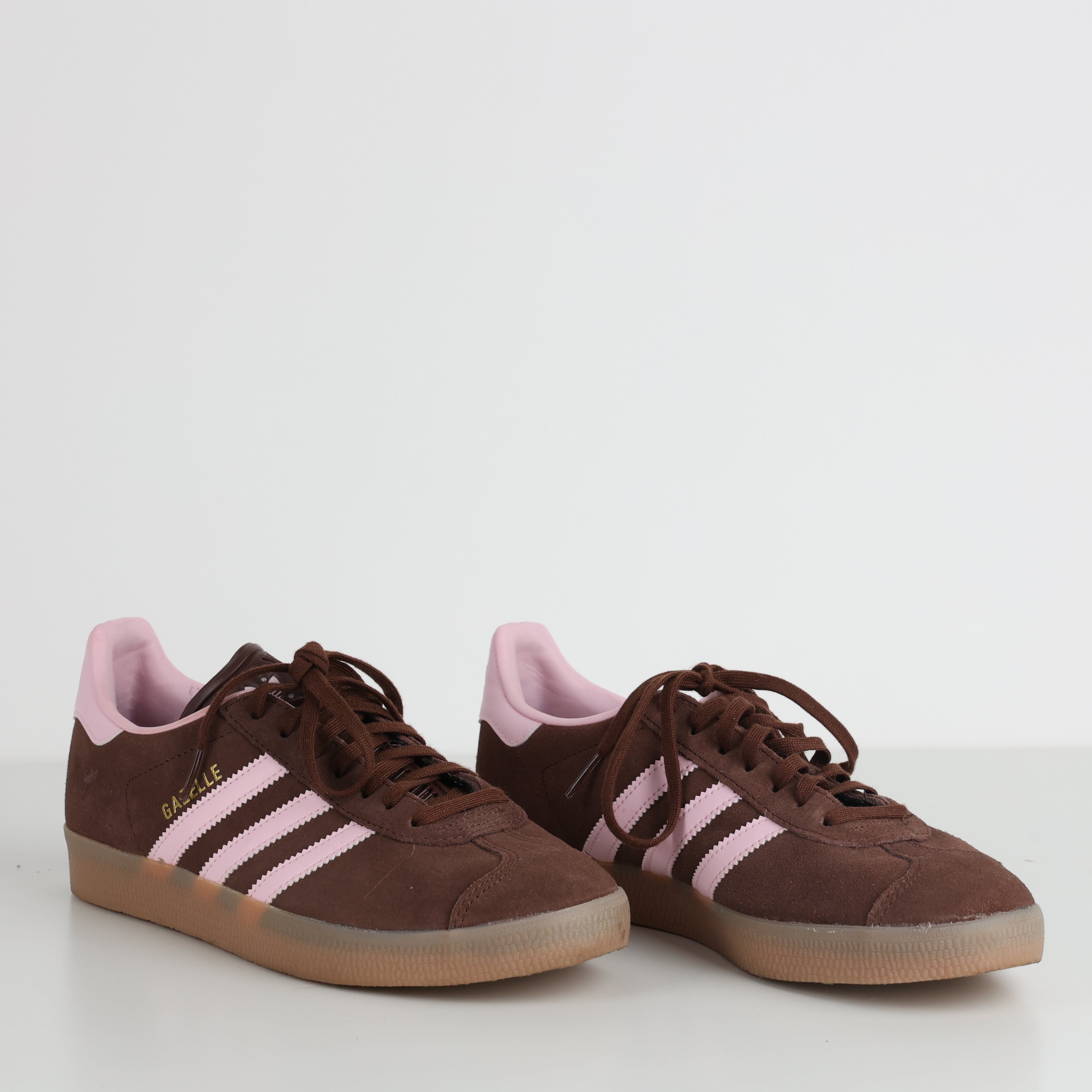 Trainers , Shoe Size 39