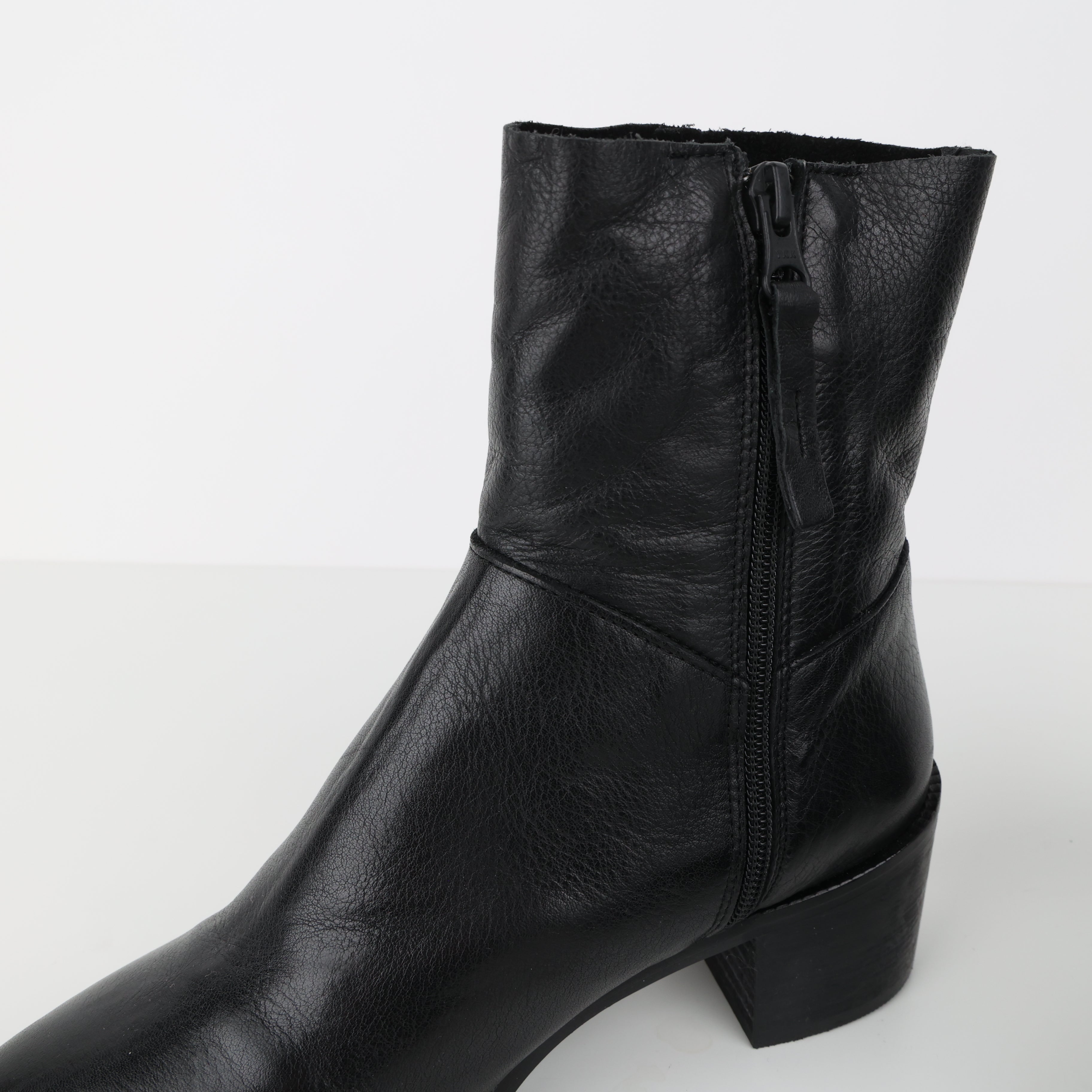 Boots , Shoe Size 38