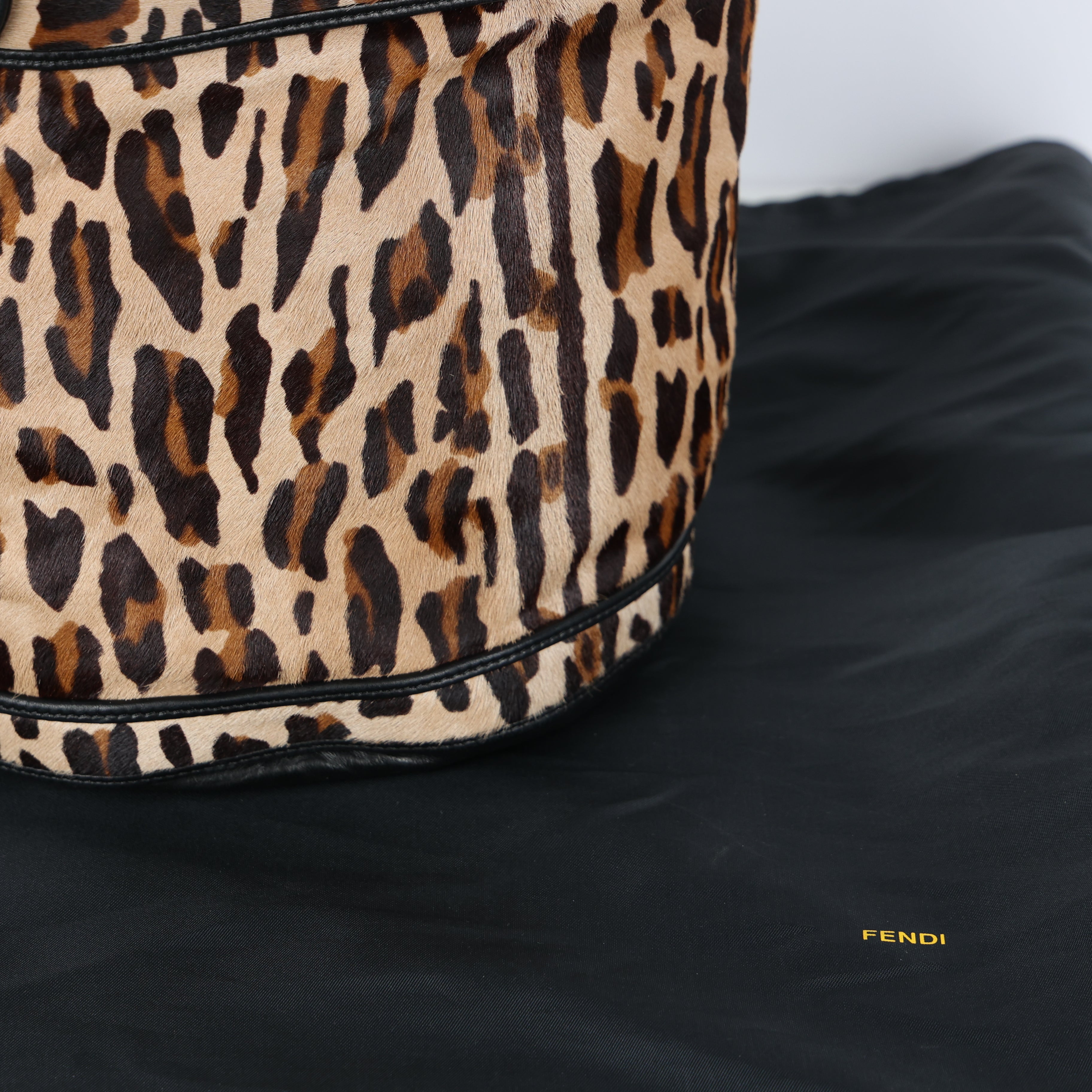 Fendi, Palazzo Bucket Bag