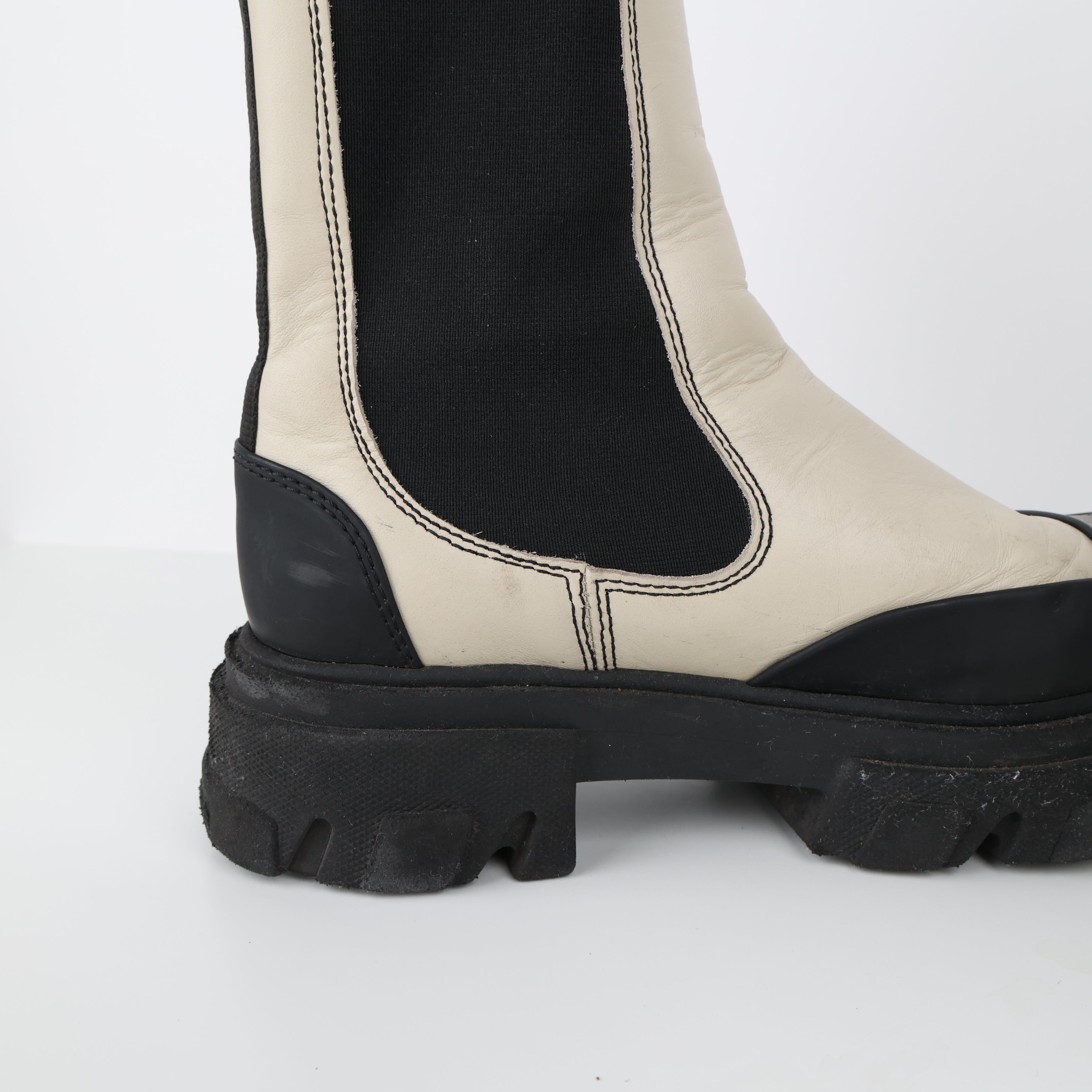 Boots , Shoe Size 39