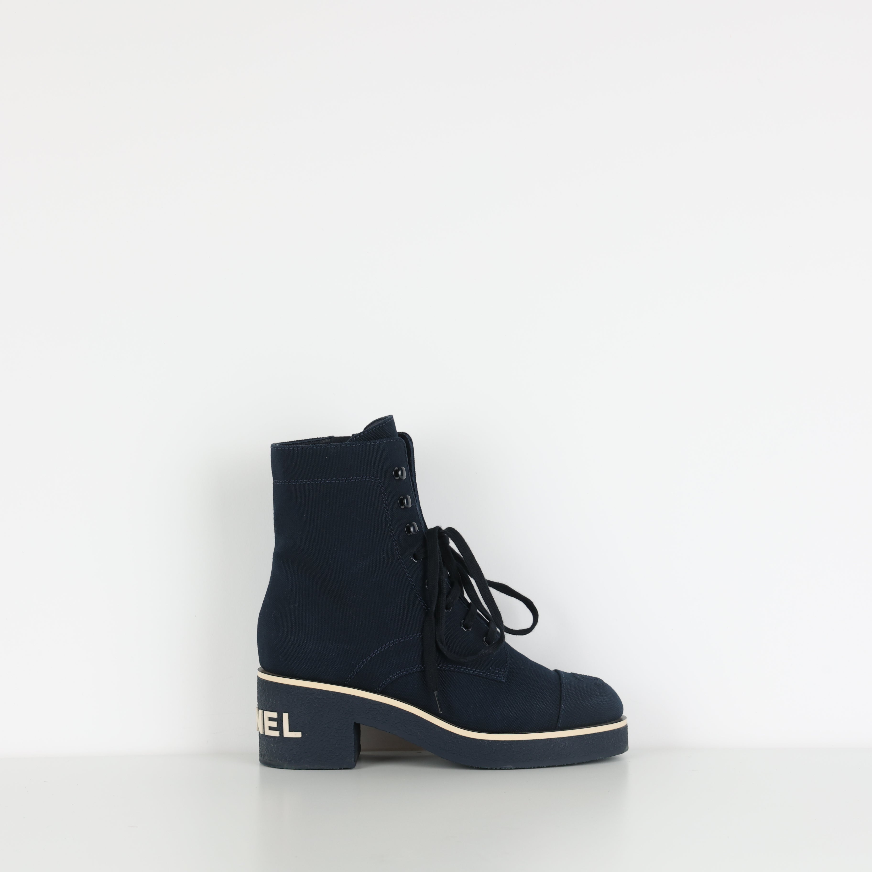 Boots , Shoe Size 37