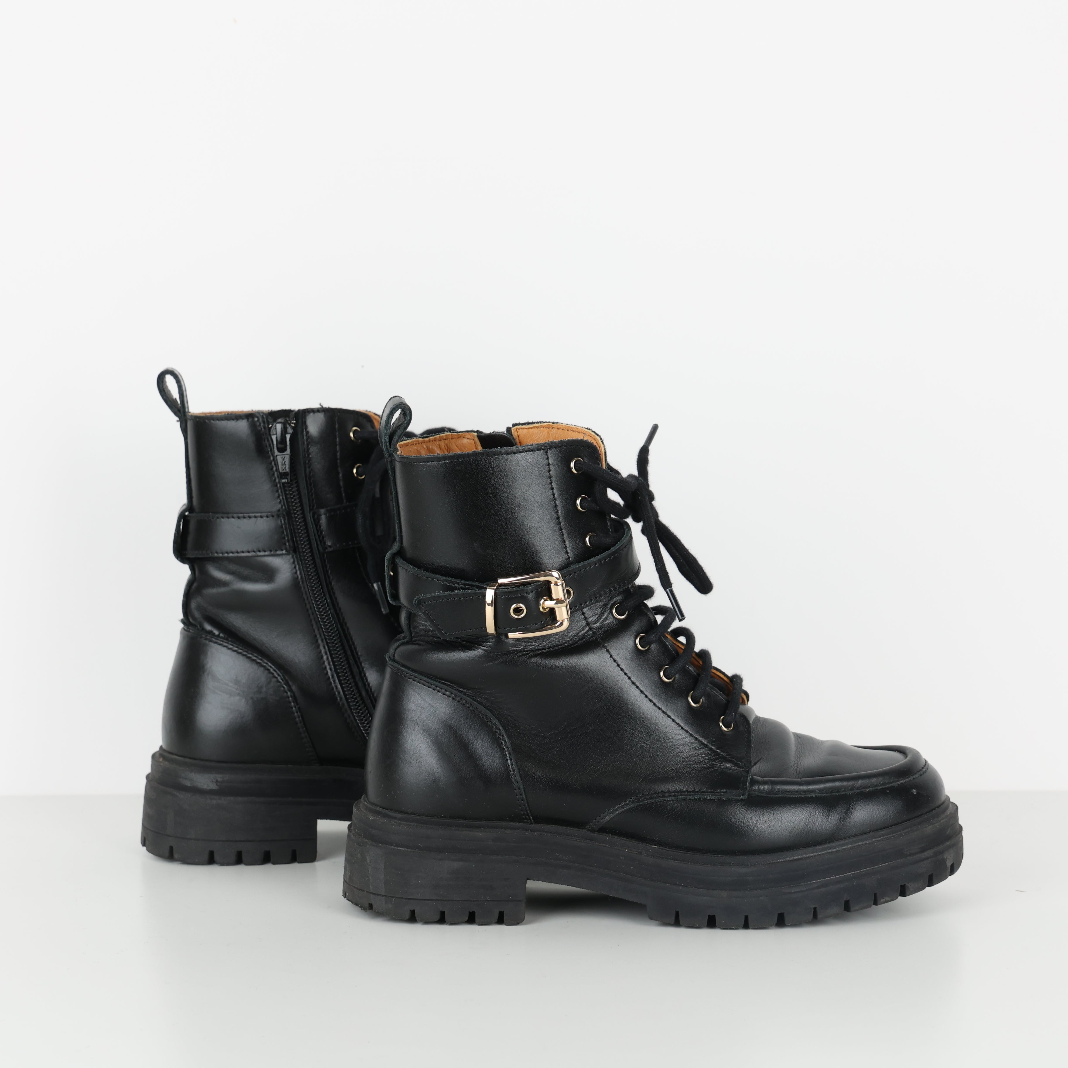Boots , Shoe Size 38