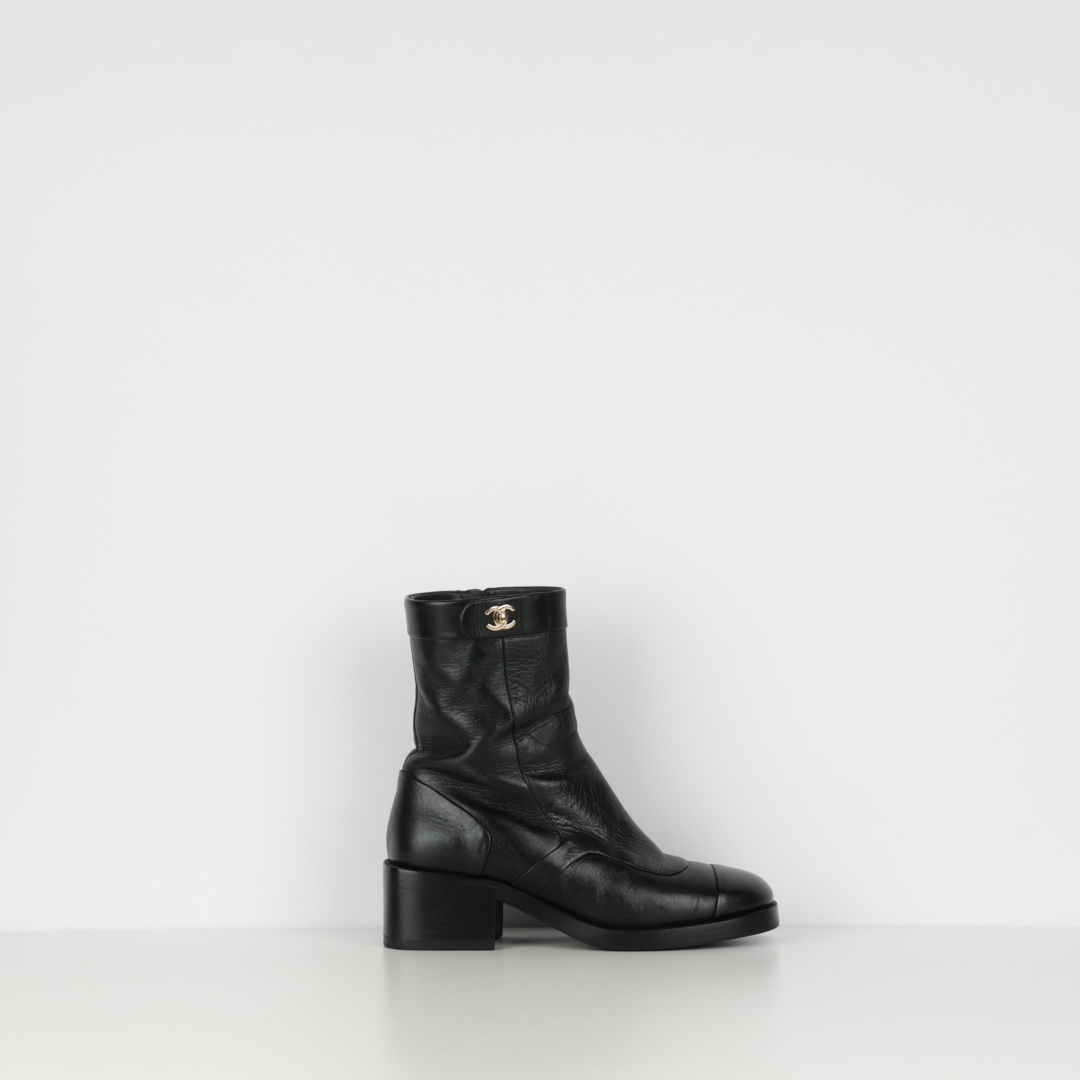 Boots , Shoe Size 38