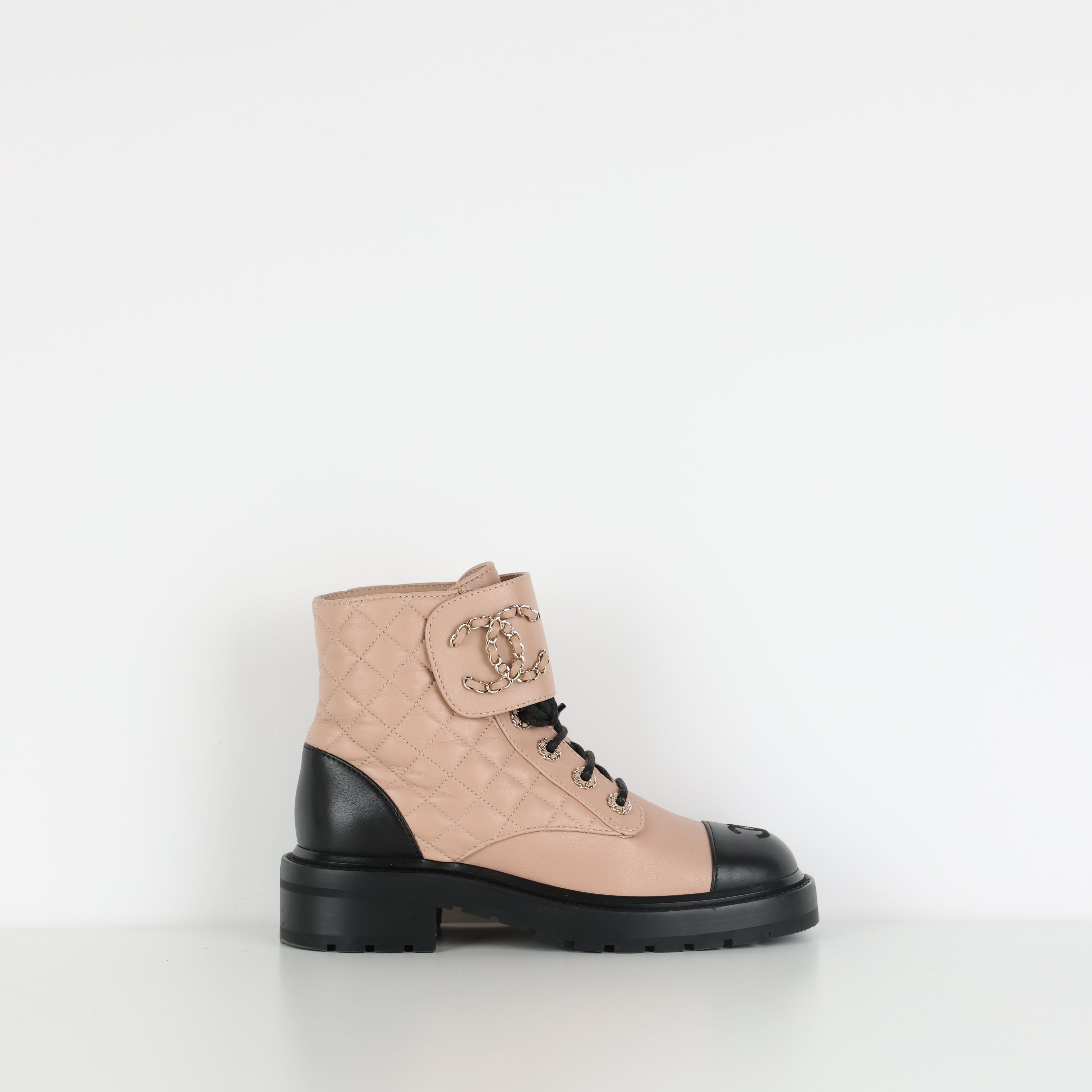 Boots , Shoe Size 37