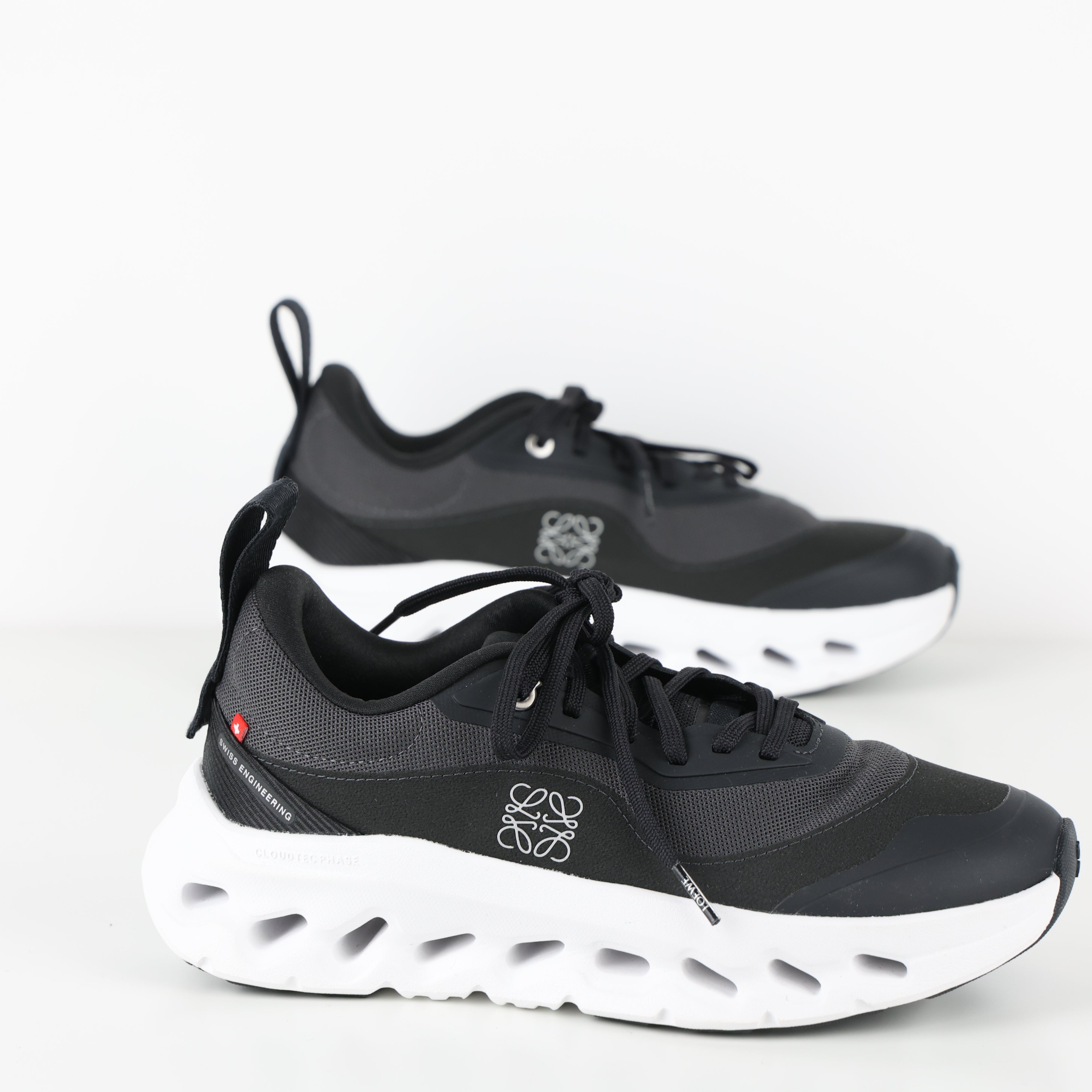 Trainers , Shoe Size 37