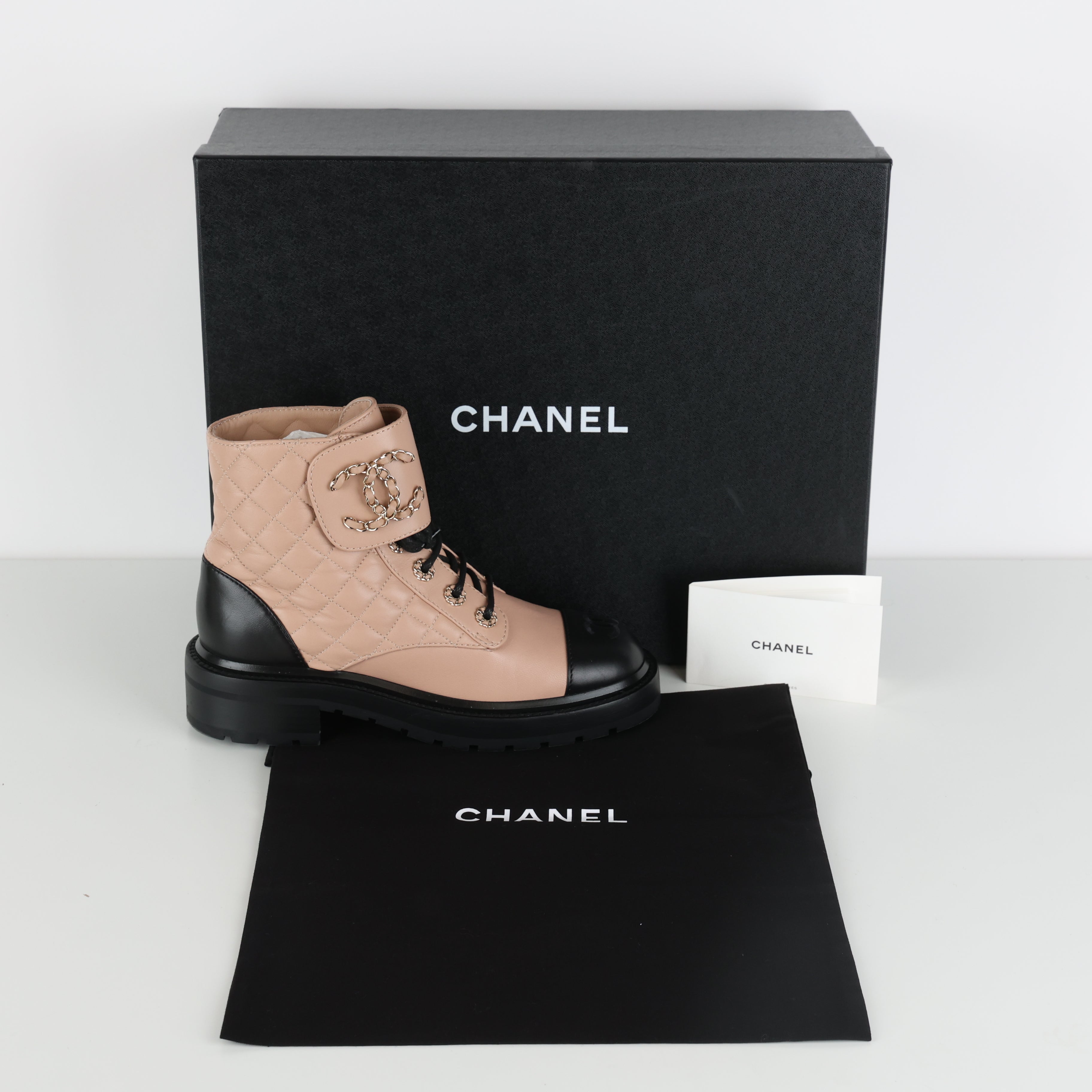 Boots , Shoe Size 37