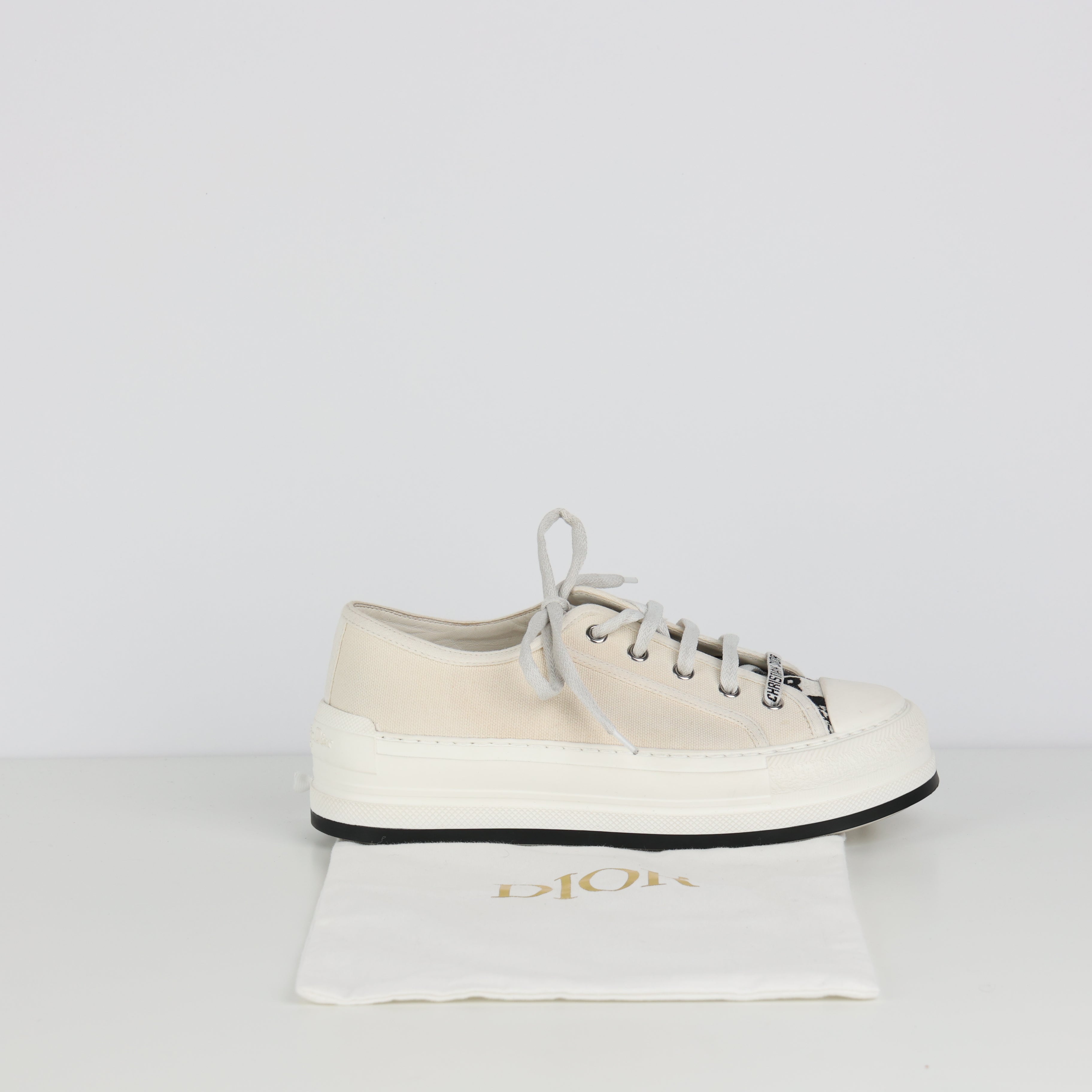 Trainers , Shoe Size 37