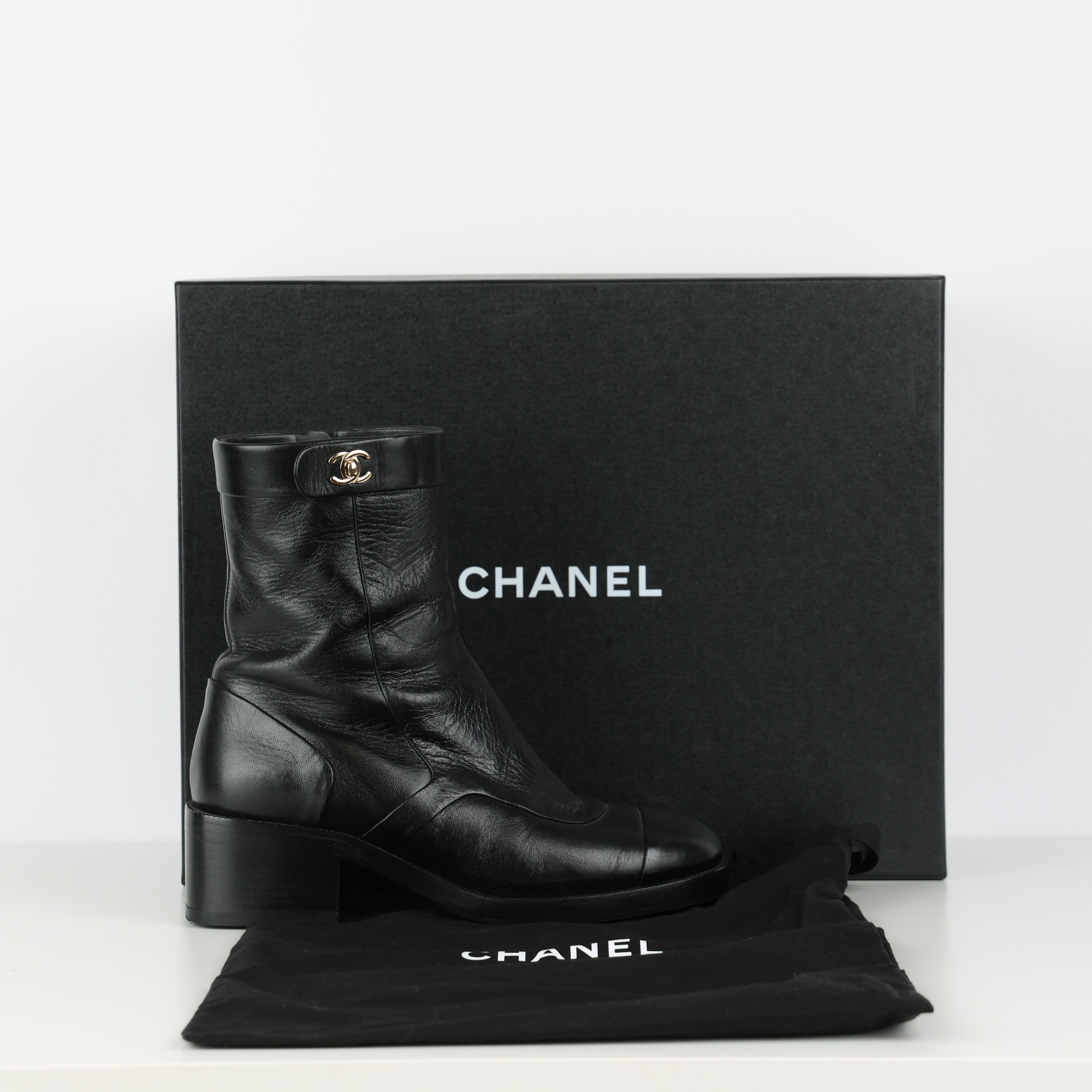Boots , Shoe Size 38