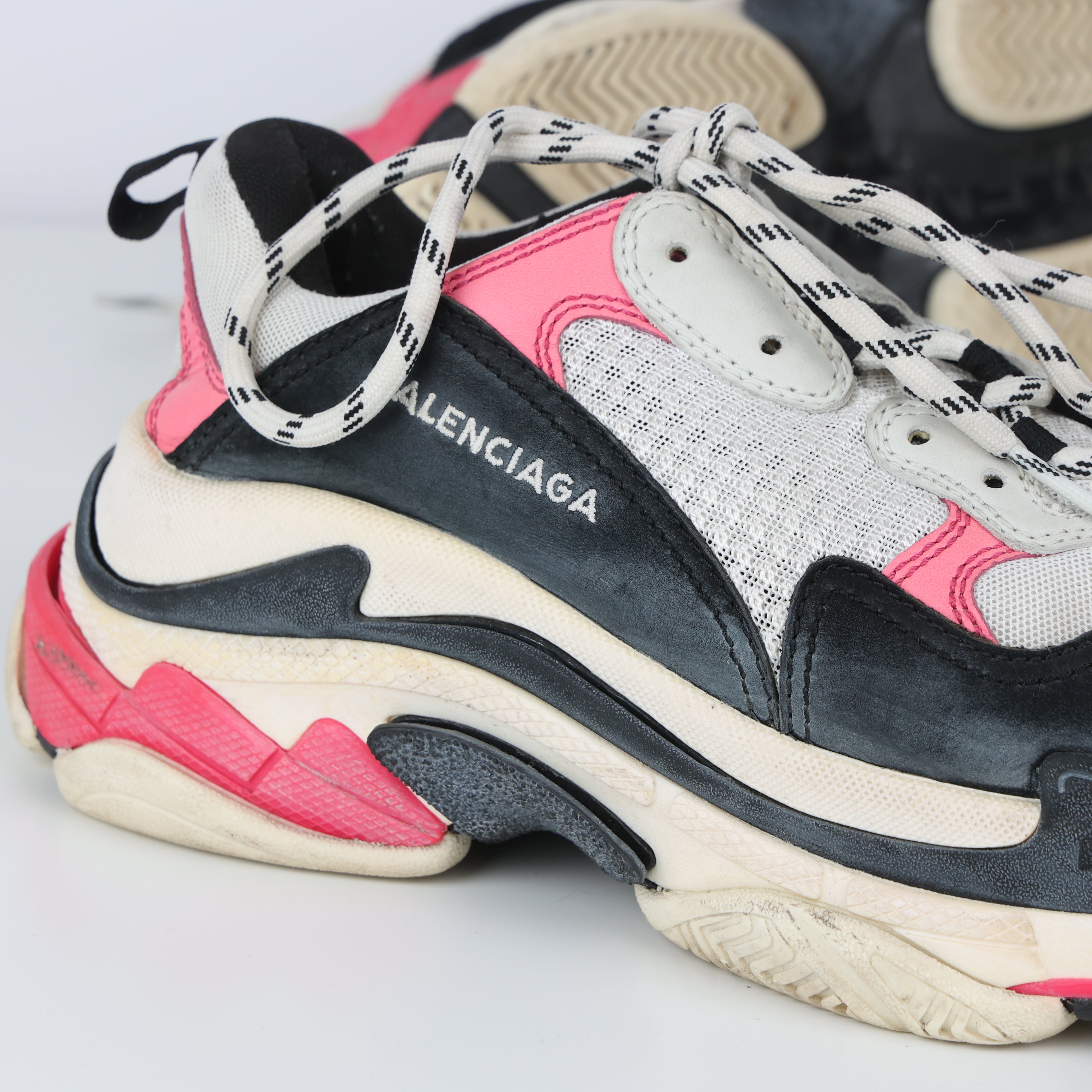 Trainers , Shoe Size 40