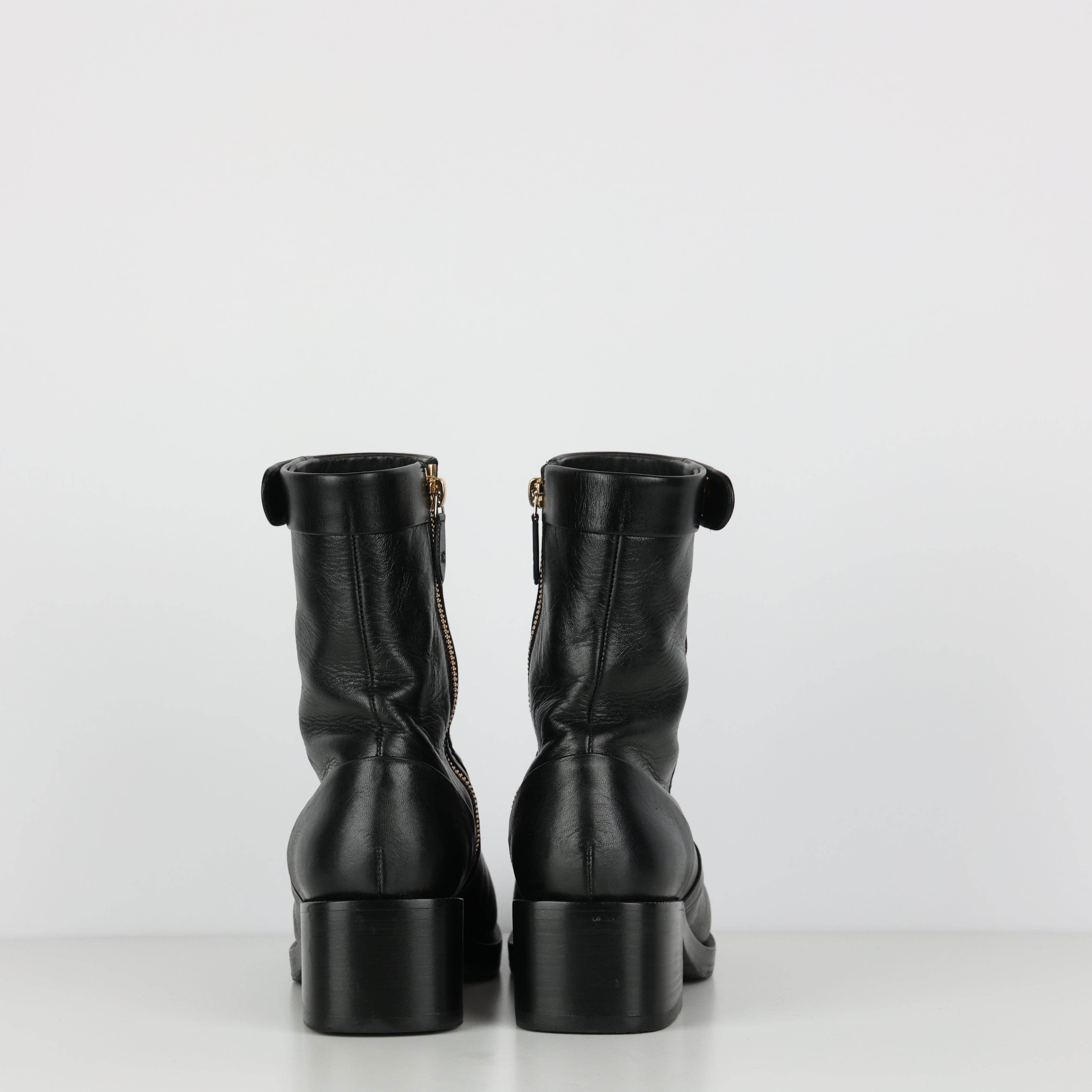 Boots , Shoe Size 38