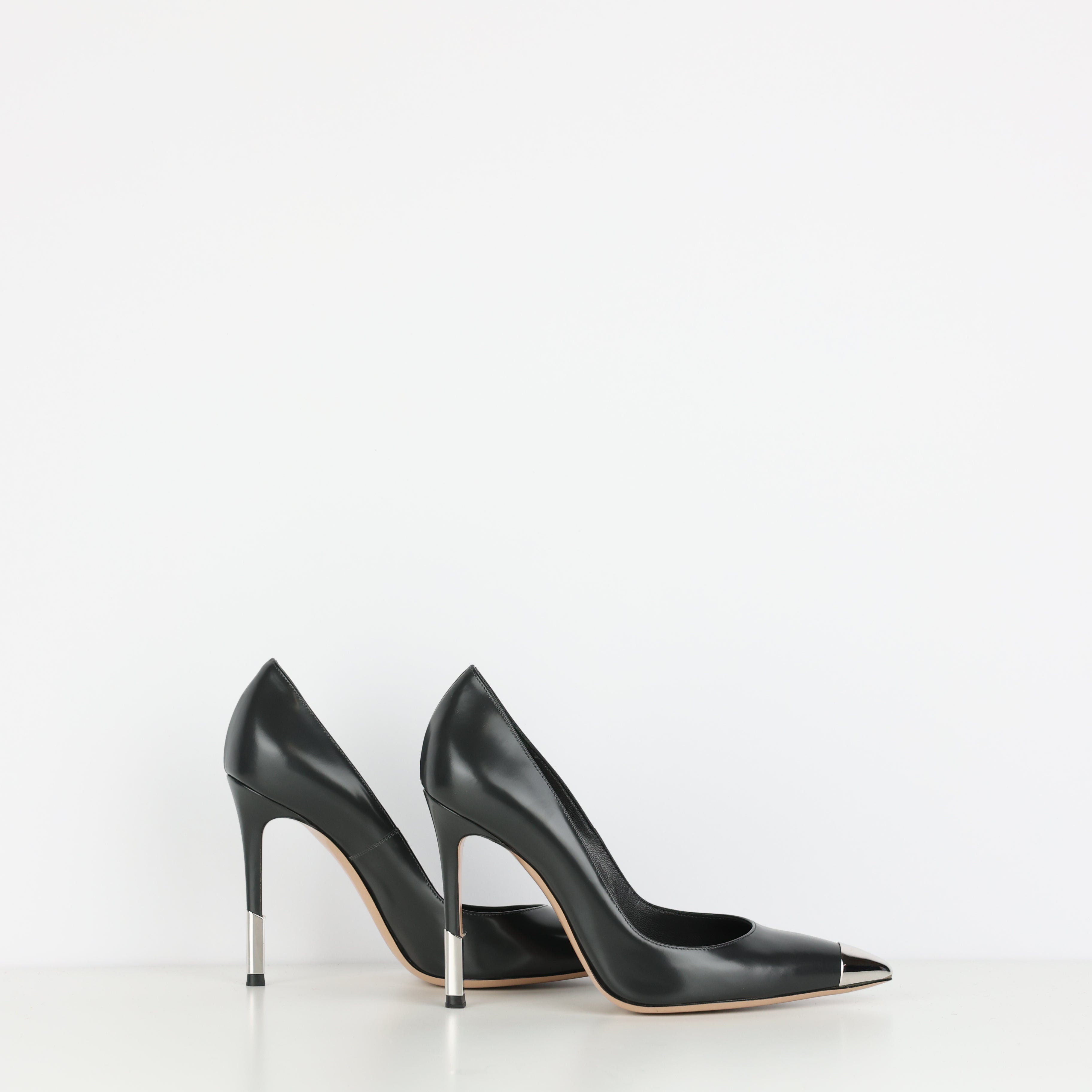 Heels , Shoe Size 37