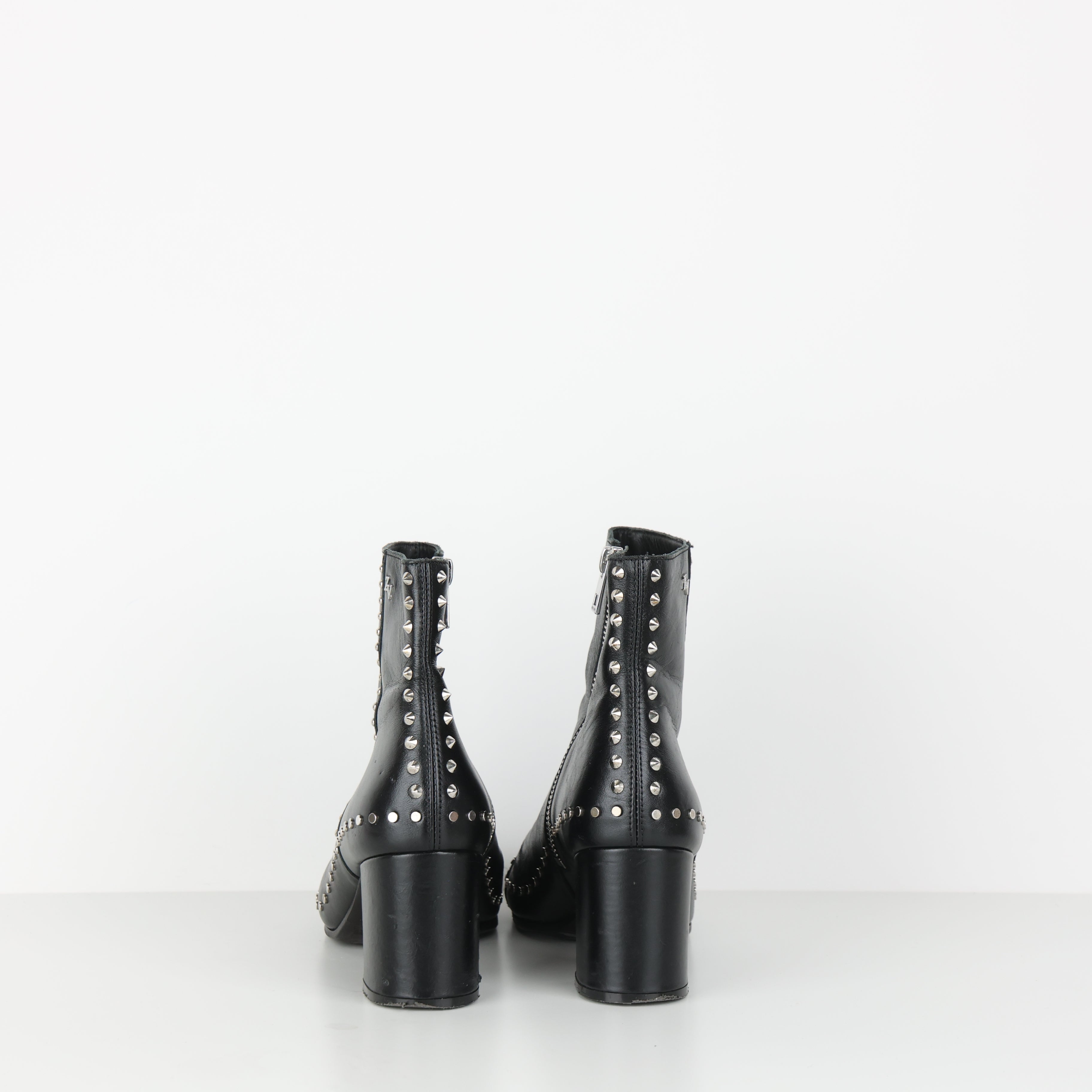 Boots , Shoe Size 37