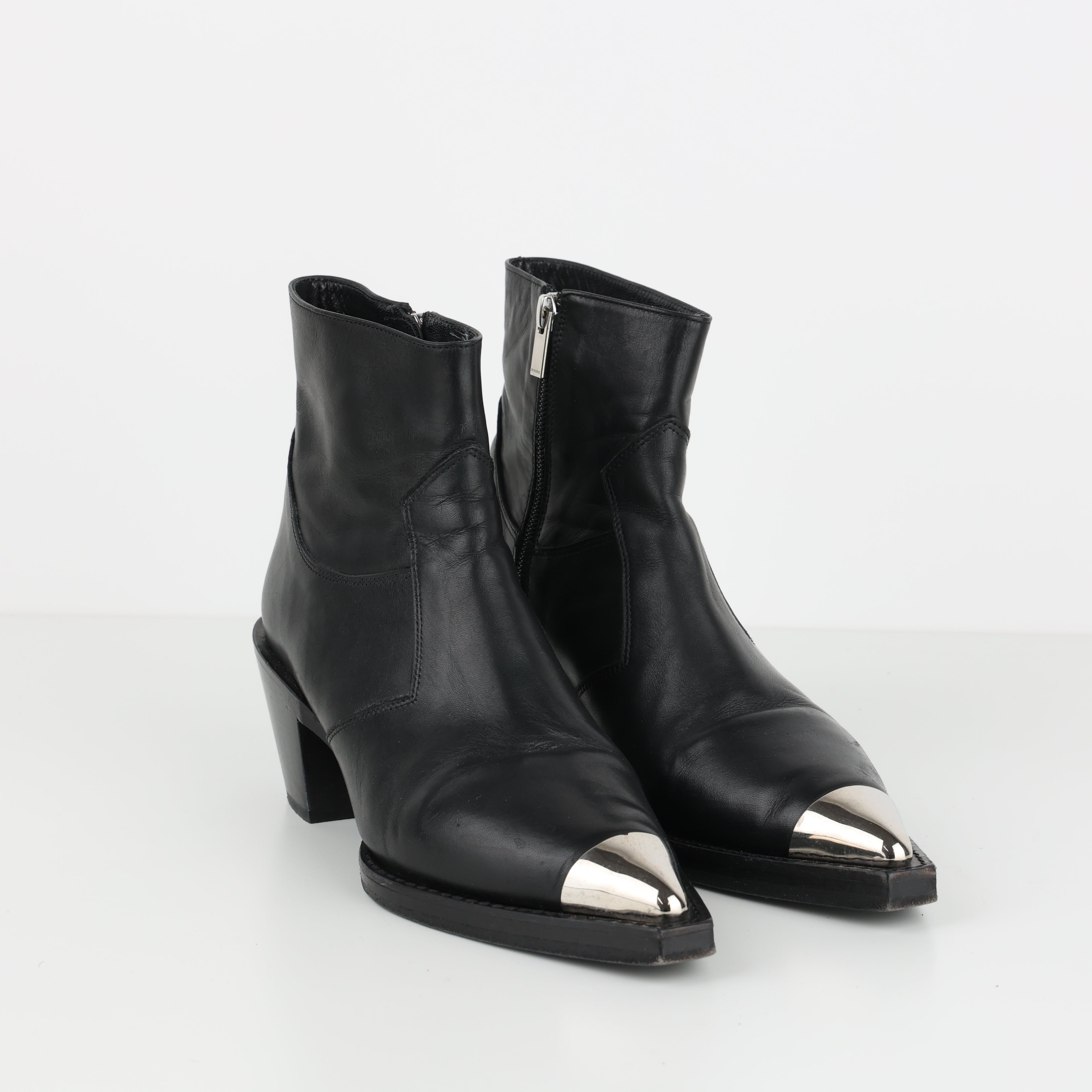 Boots , Shoe Size 38