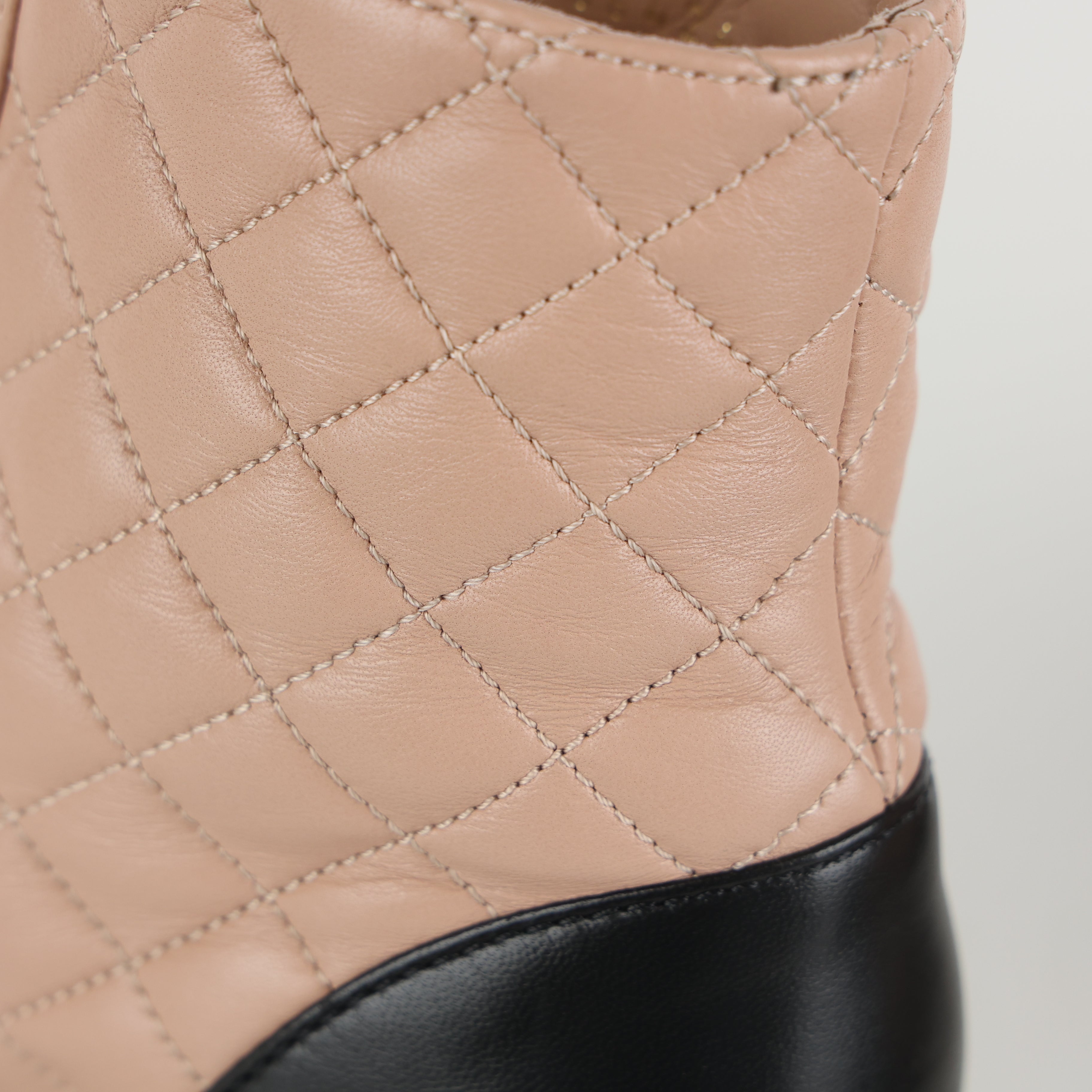 Boots , Shoe Size 37