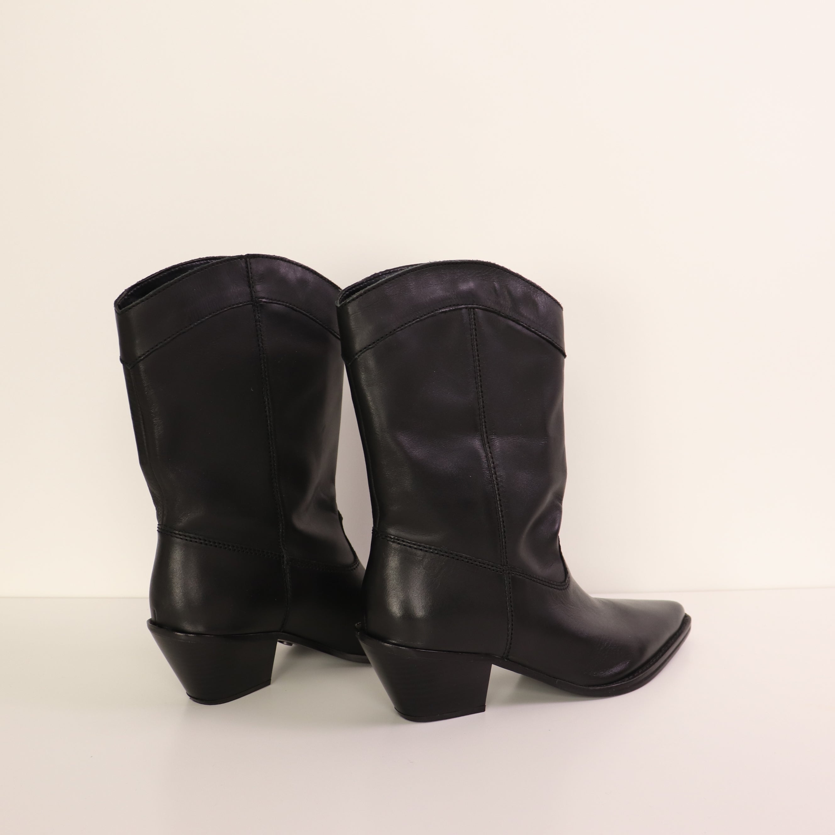 Shoes, Size 38