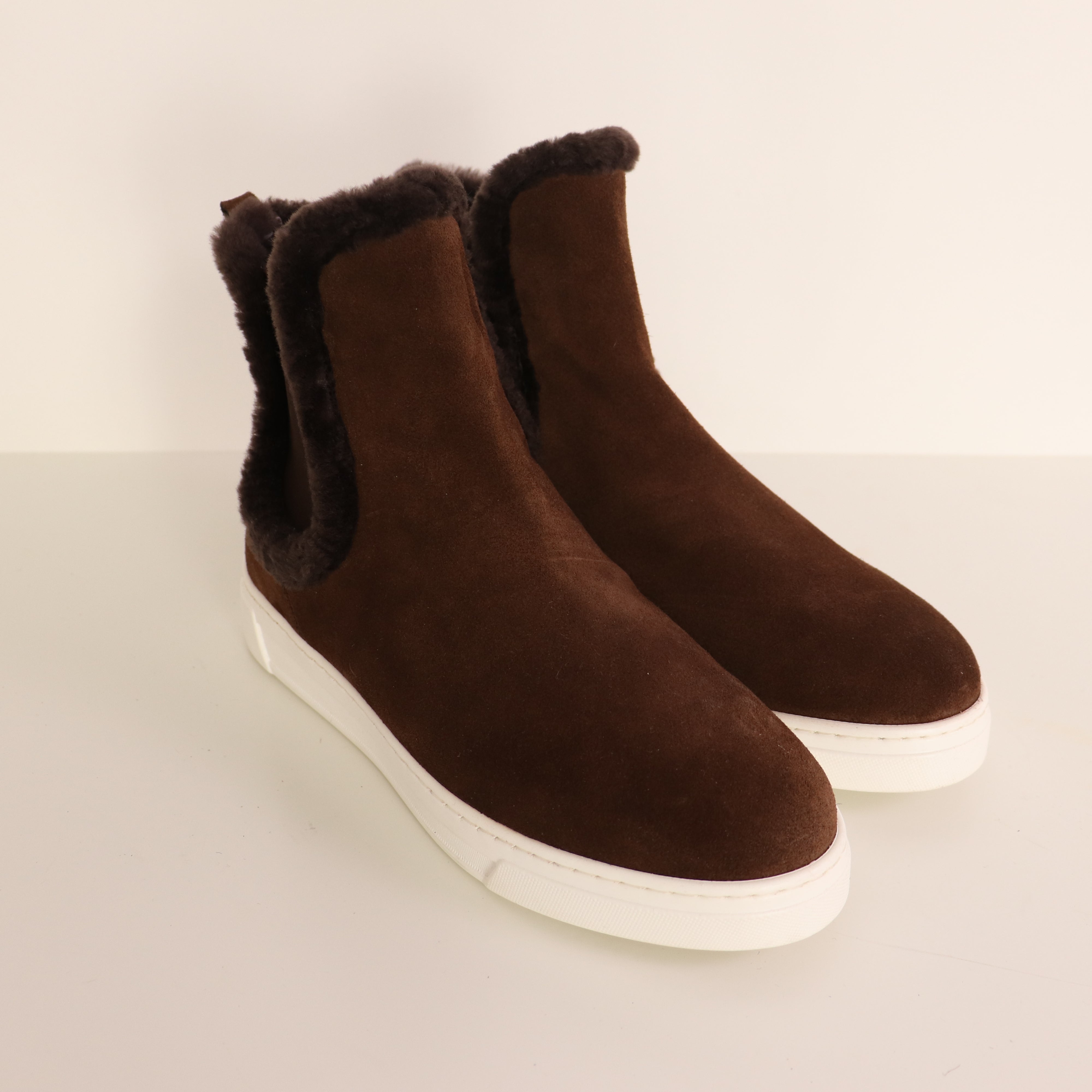 Shoes, 39